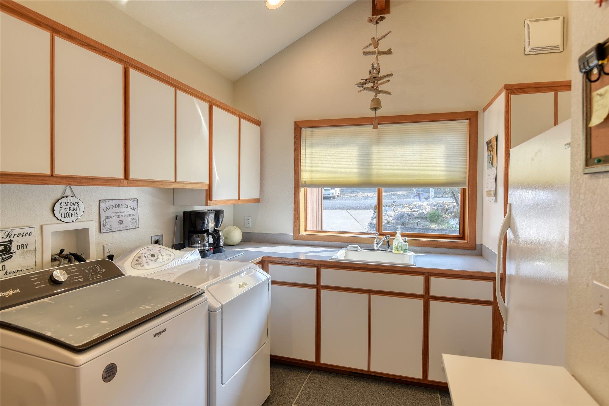 16547 Whitelaw Rd. E - Photo 24