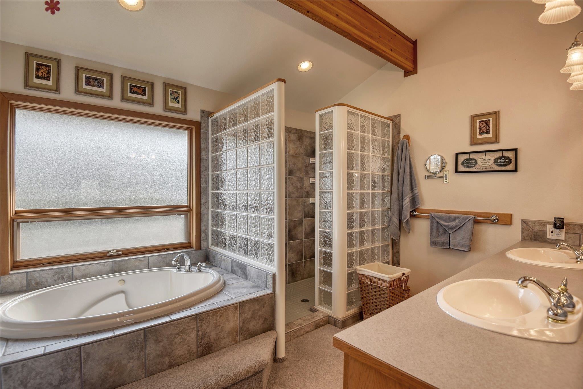 16547 Whitelaw Rd. E - Photo 28