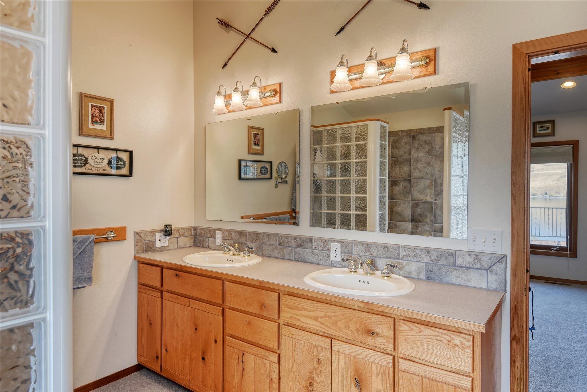 16547 Whitelaw Rd. E - Photo 29