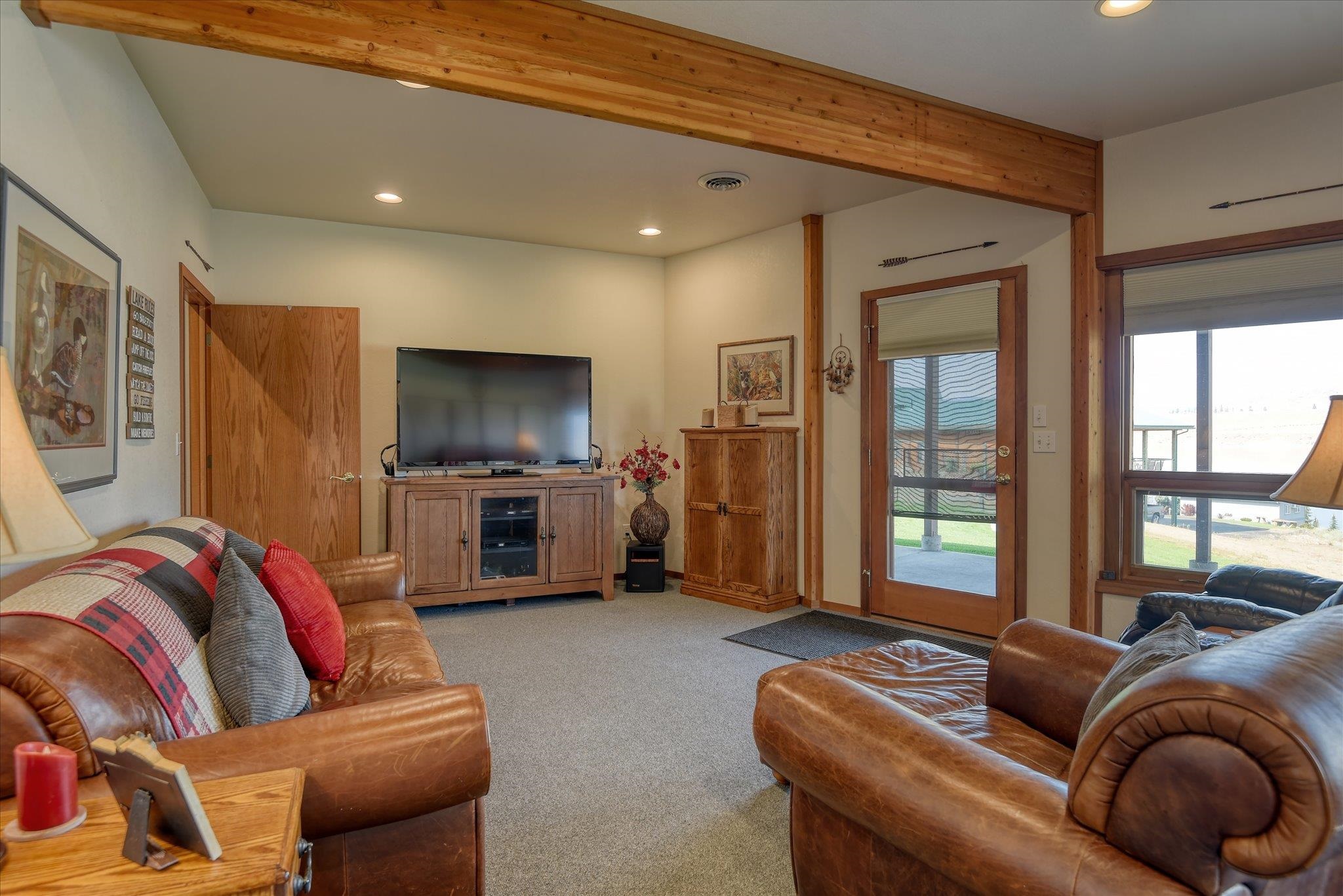 16547 Whitelaw Rd. E - Photo 32