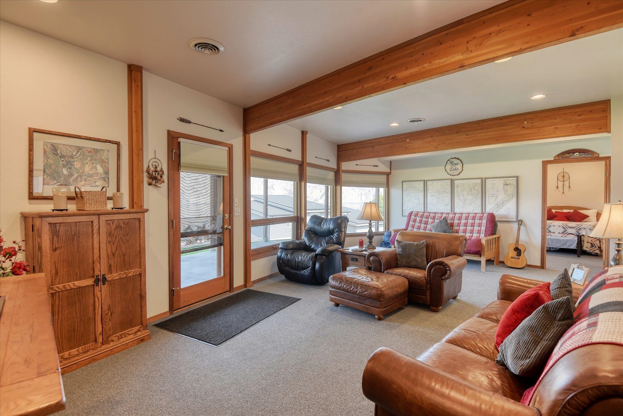16547 Whitelaw Rd. E - Photo 33