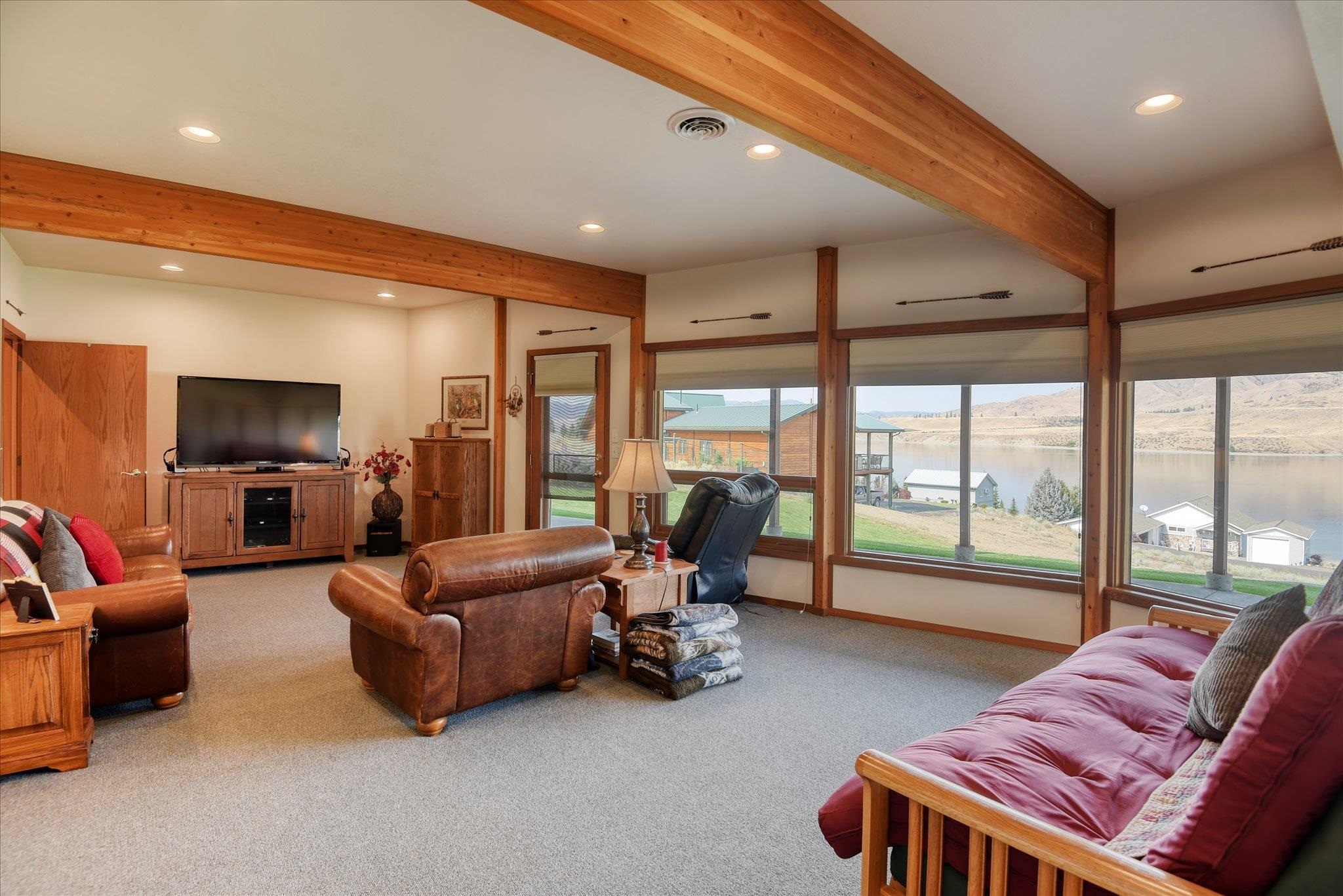 16547 Whitelaw Rd. E - Photo 34