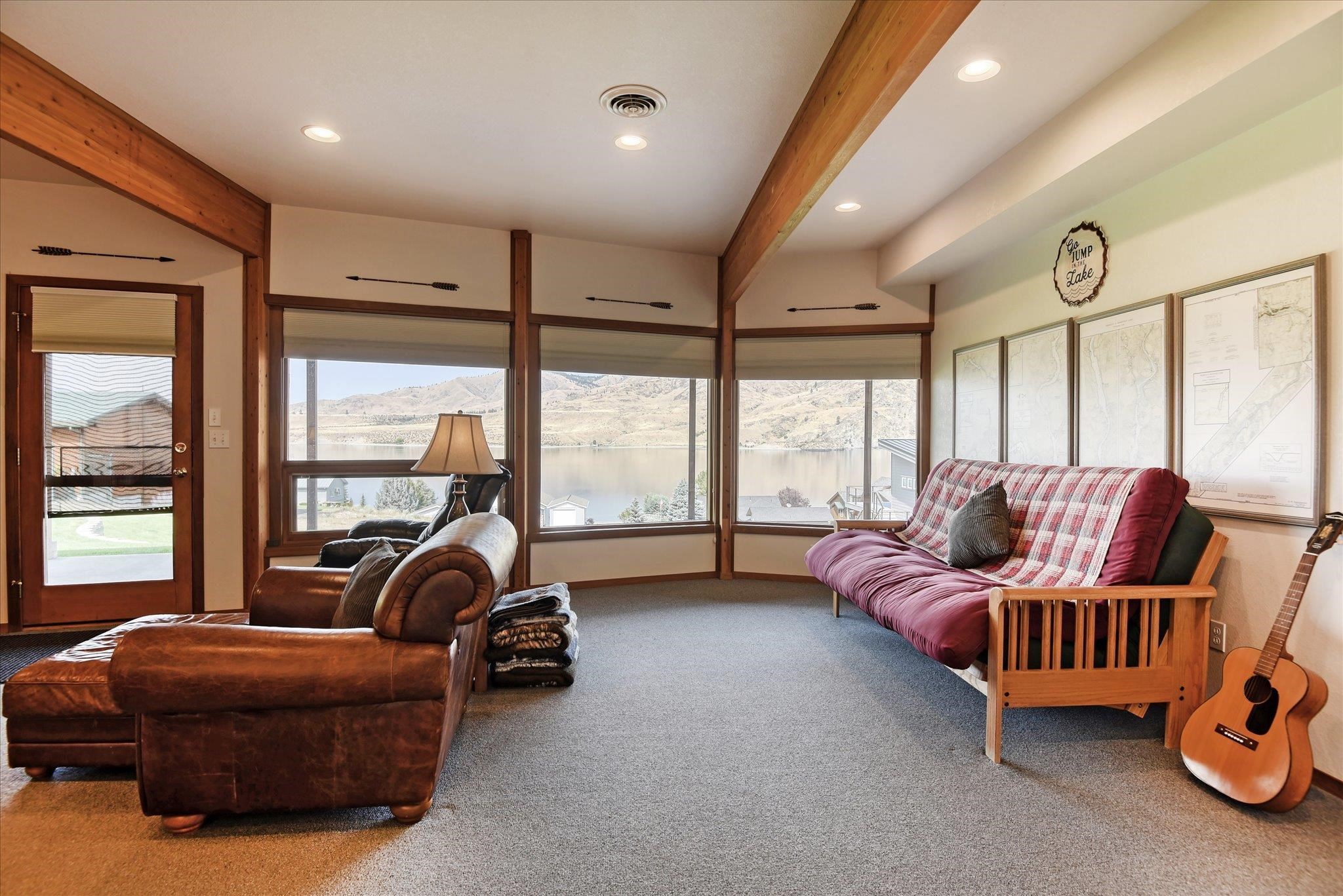 16547 Whitelaw Rd. E - Photo 36
