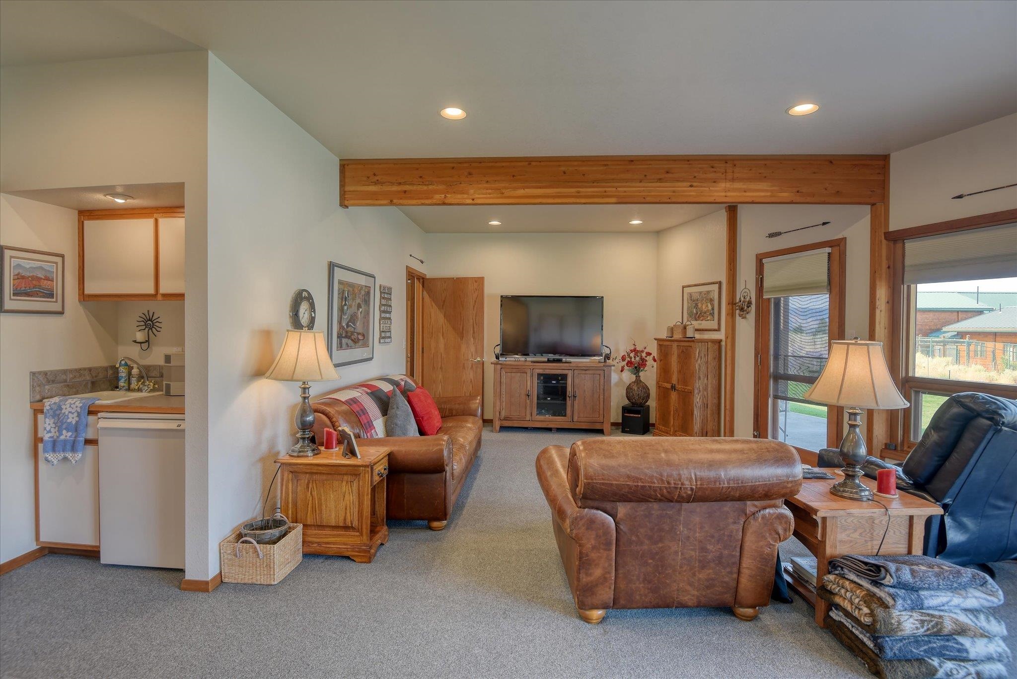 16547 Whitelaw Rd. E - Photo 37