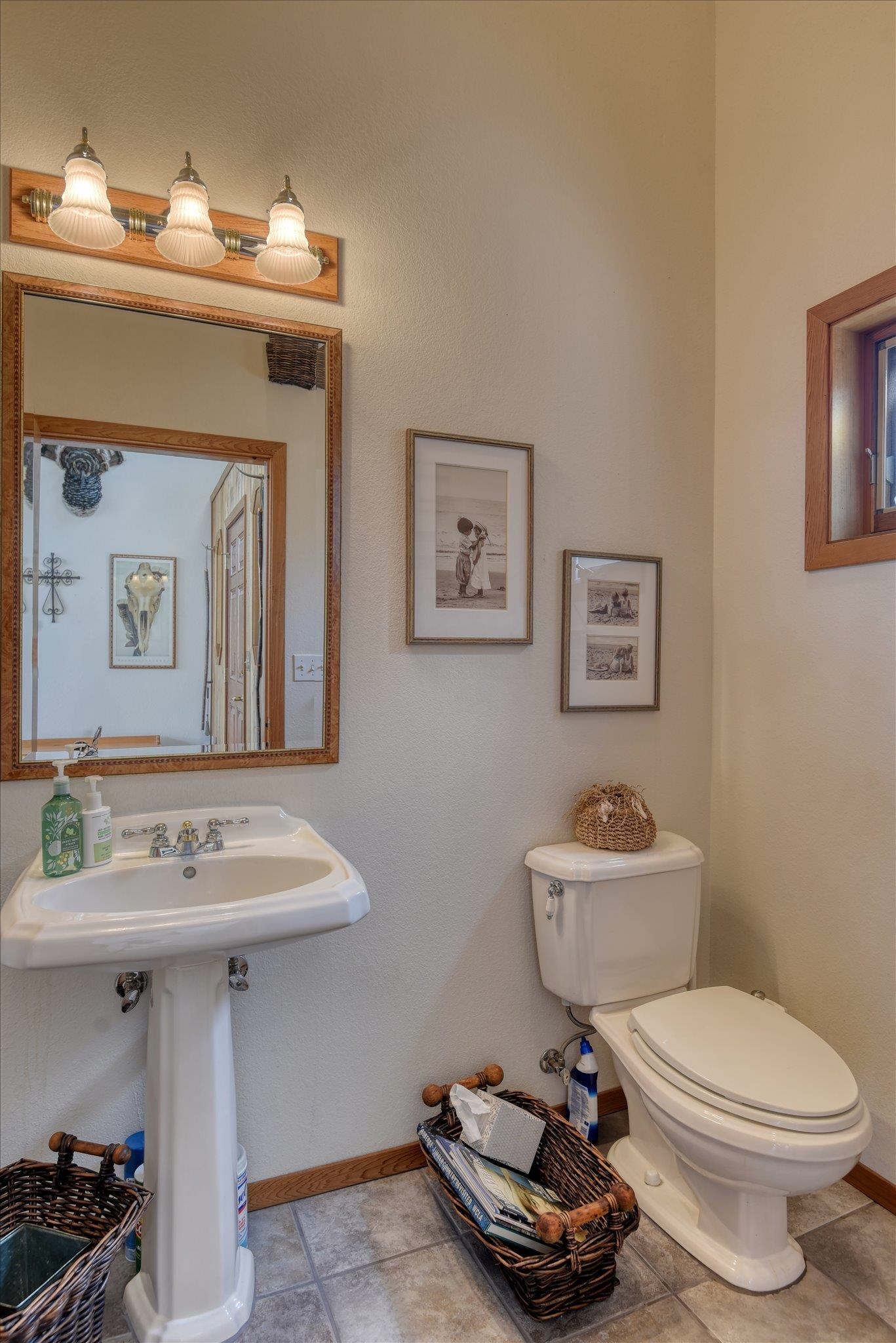 16547 Whitelaw Rd. E - Photo 46