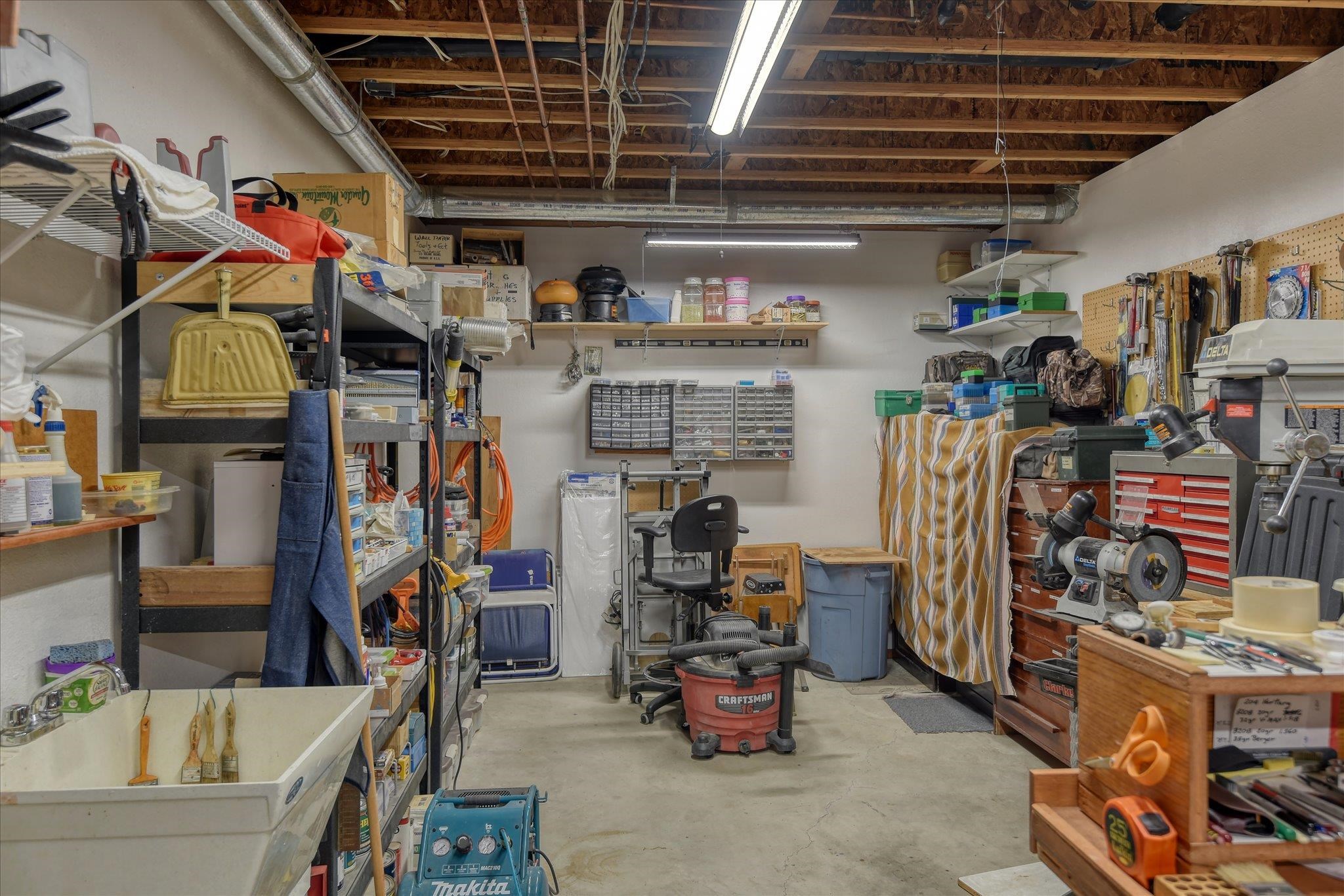 16547 Whitelaw Rd. E - Photo 47
