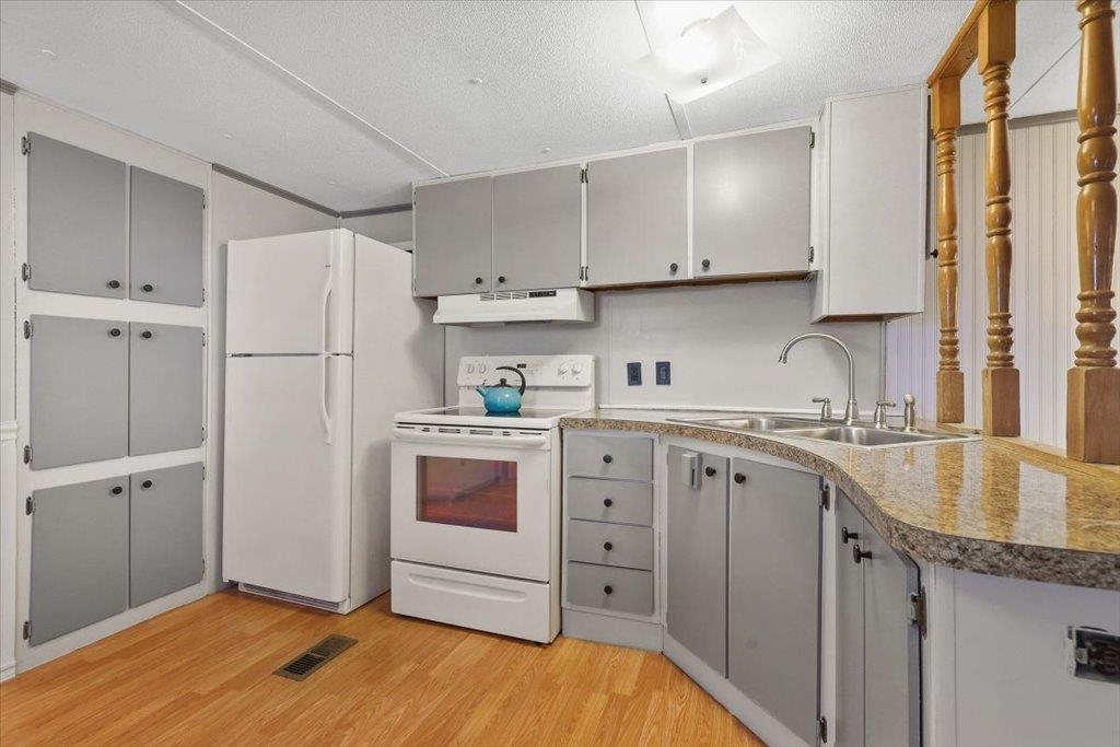24807 E Trent Ave - Photo 4