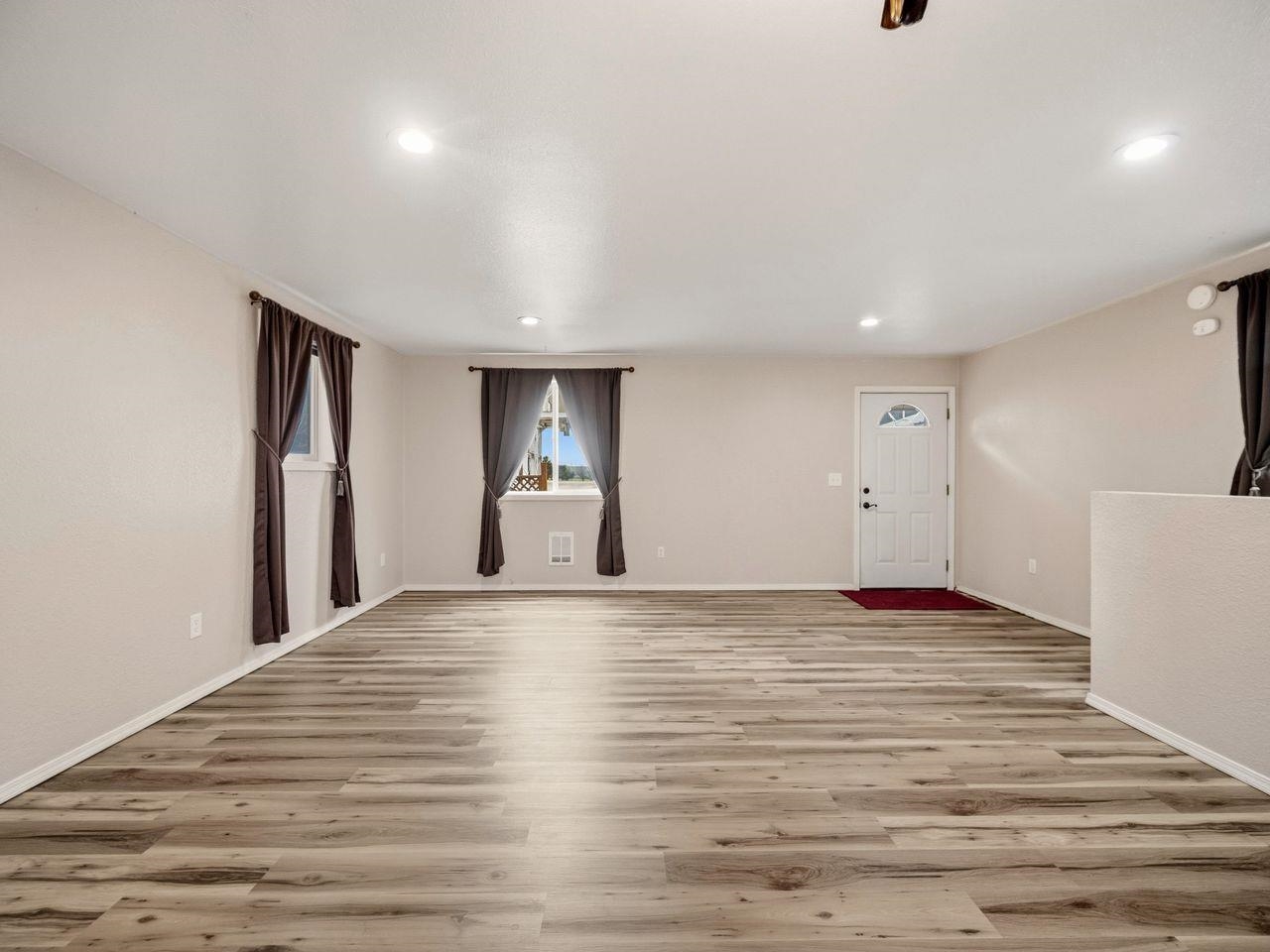 205 E Brewster St - Photo 16