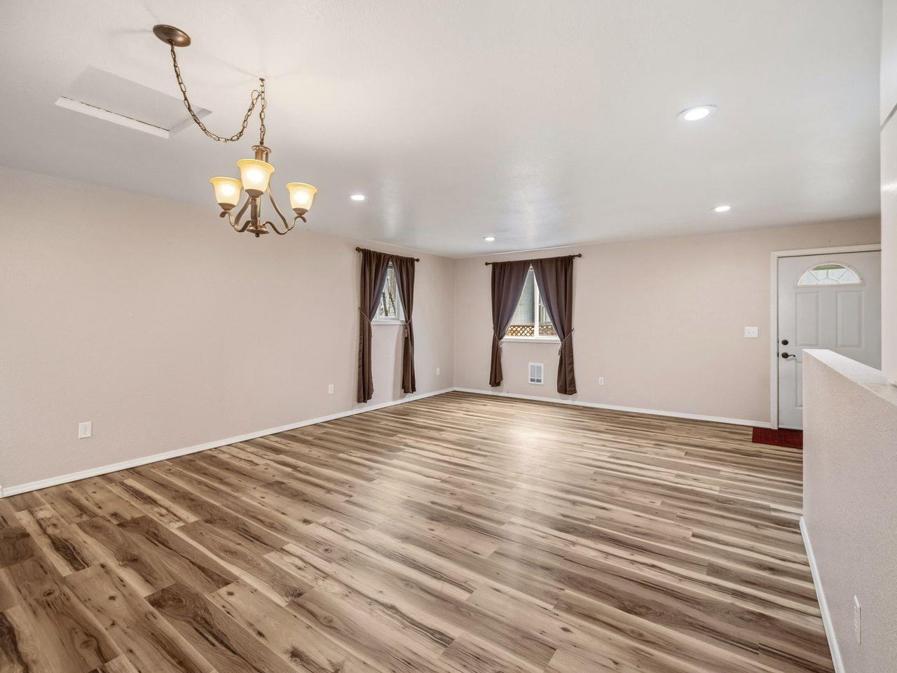 205 E Brewster St - Photo 11