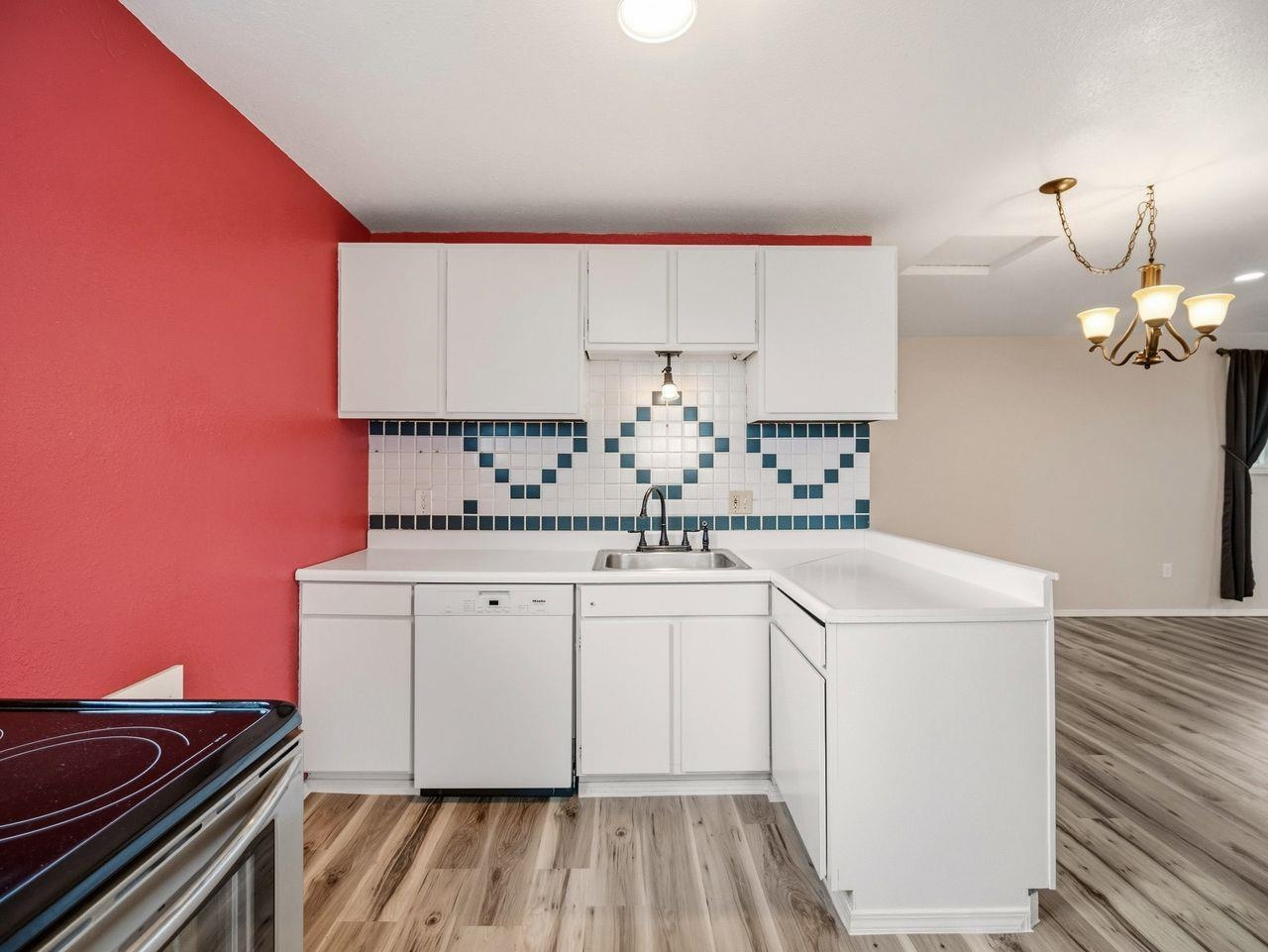 205 E Brewster St - Photo 8