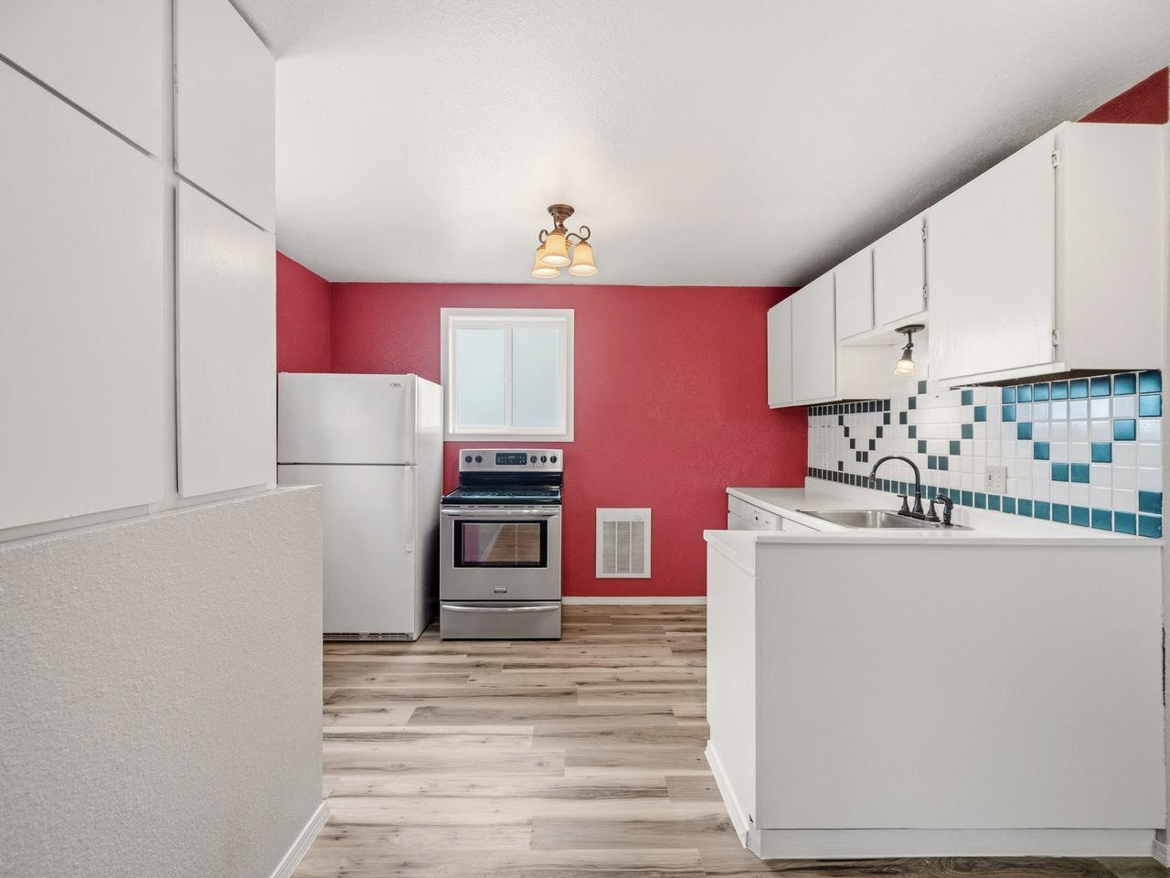 205 E Brewster St - Photo 6