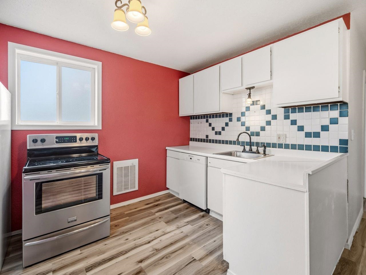 205 E Brewster St - Photo 7