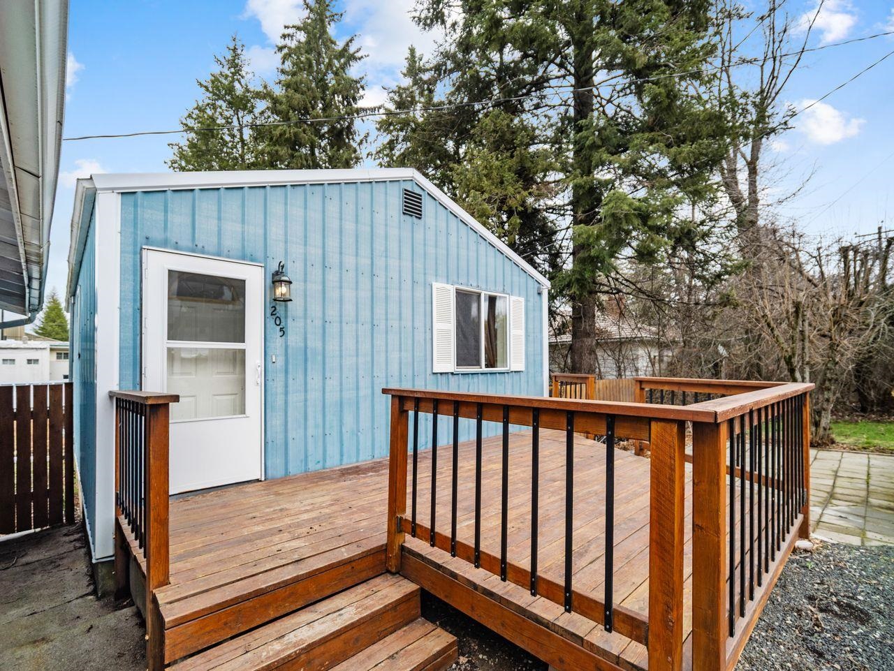 205 E Brewster St - Photo 3
