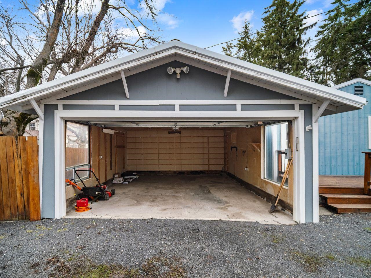 205 E Brewster St - Photo 37