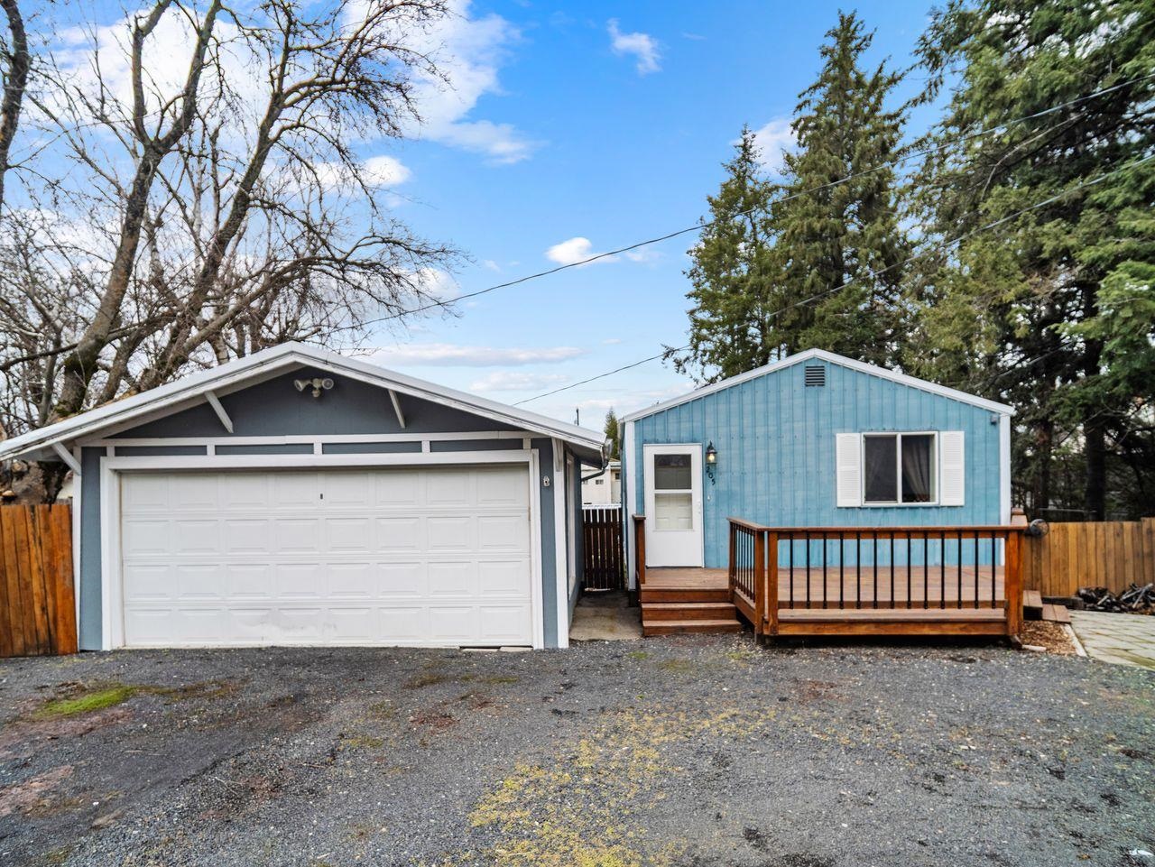 205 E Brewster St - Photo 2