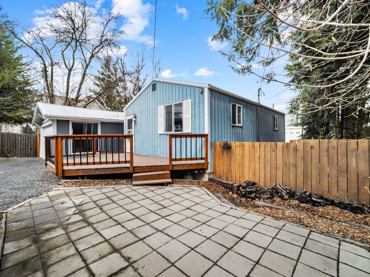 205 E Brewster St - Photo 1