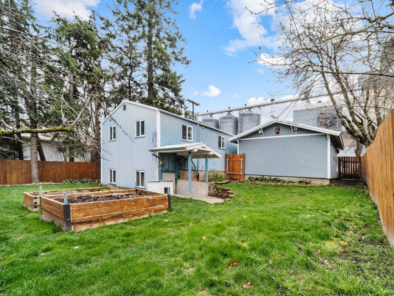 205 E Brewster St - Photo 30