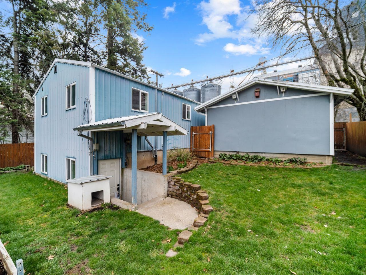 205 E Brewster St - Photo 35