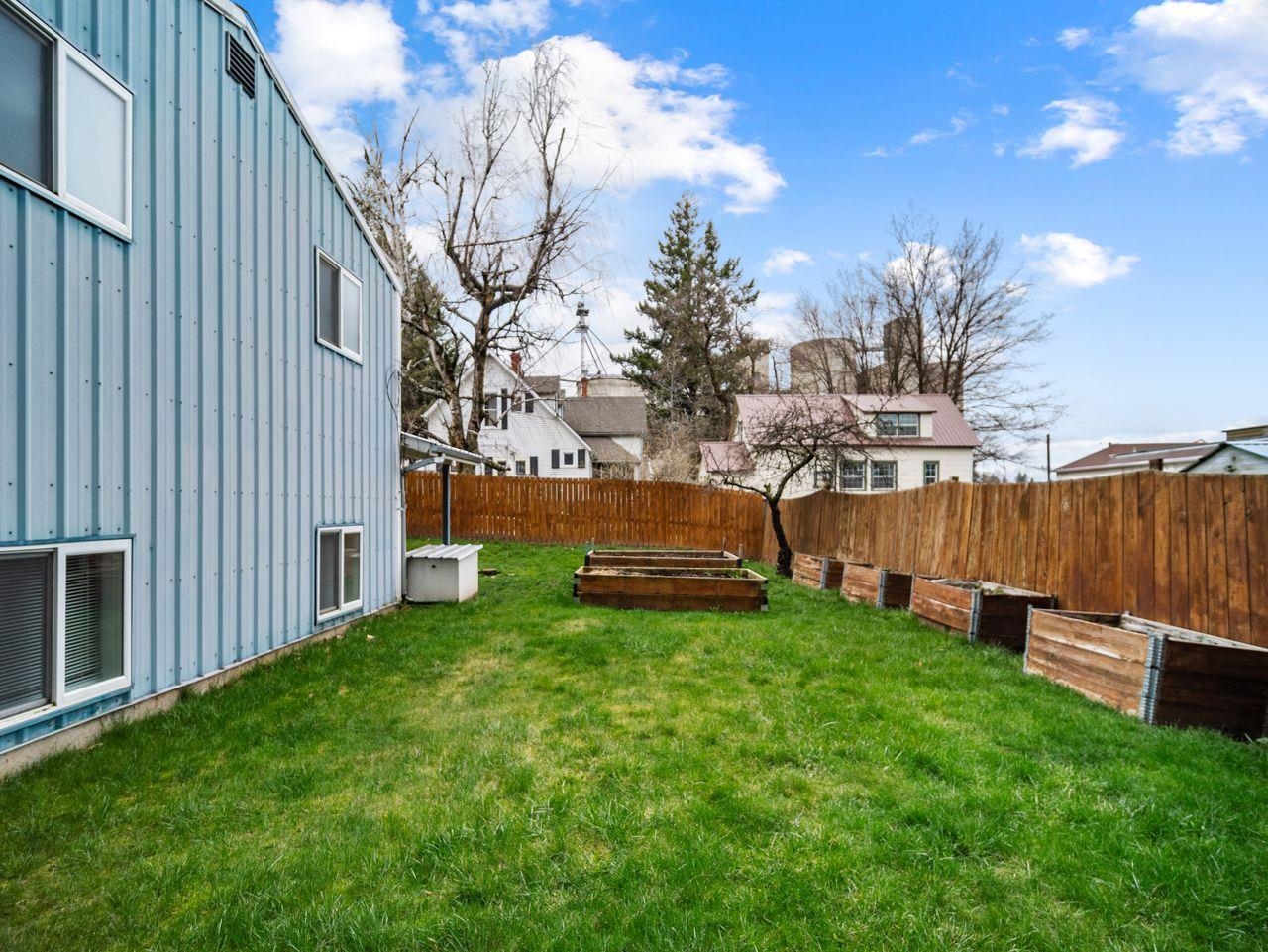 205 E Brewster St - Photo 31