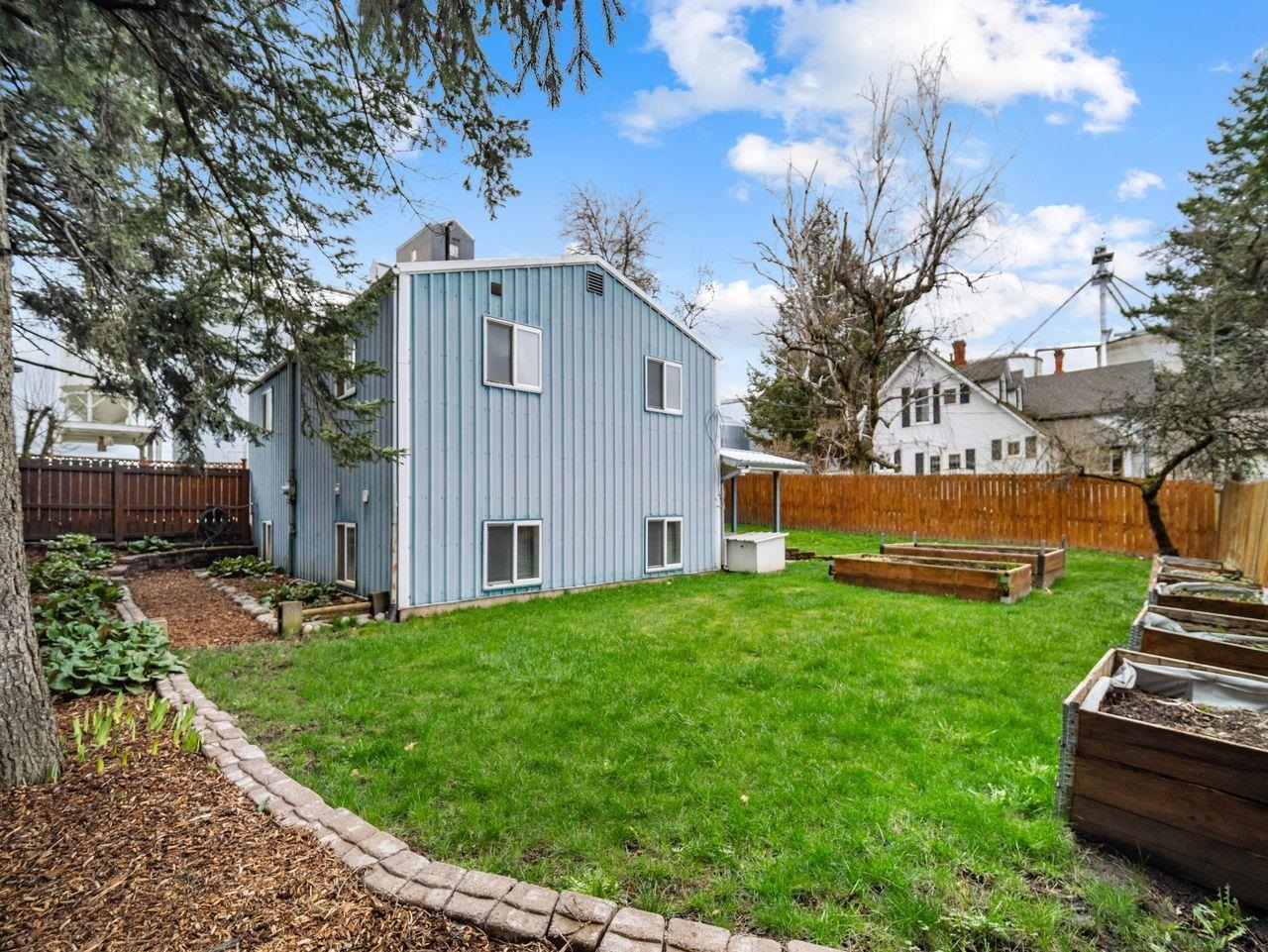 205 E Brewster St - Photo 32