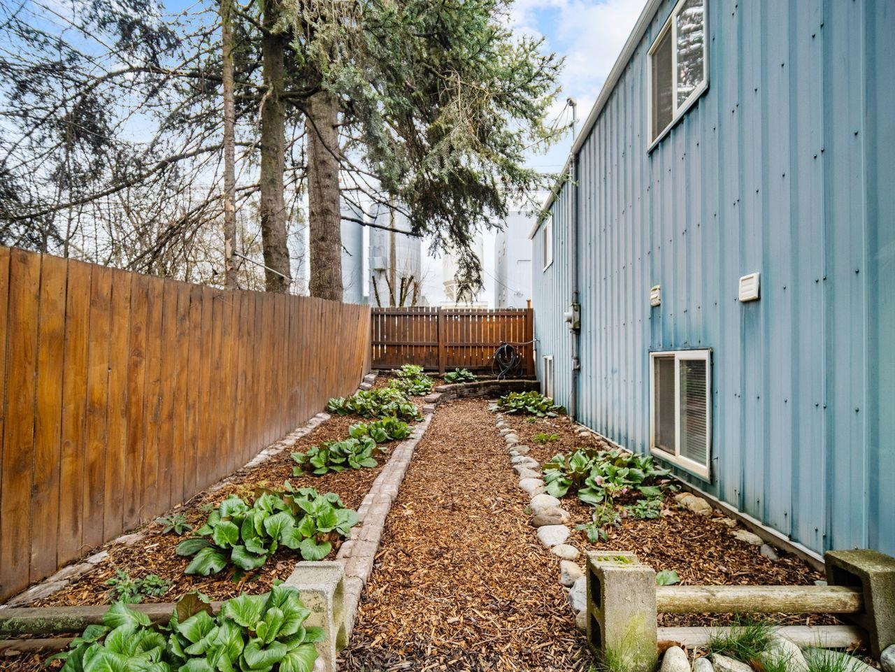 205 E Brewster St - Photo 33