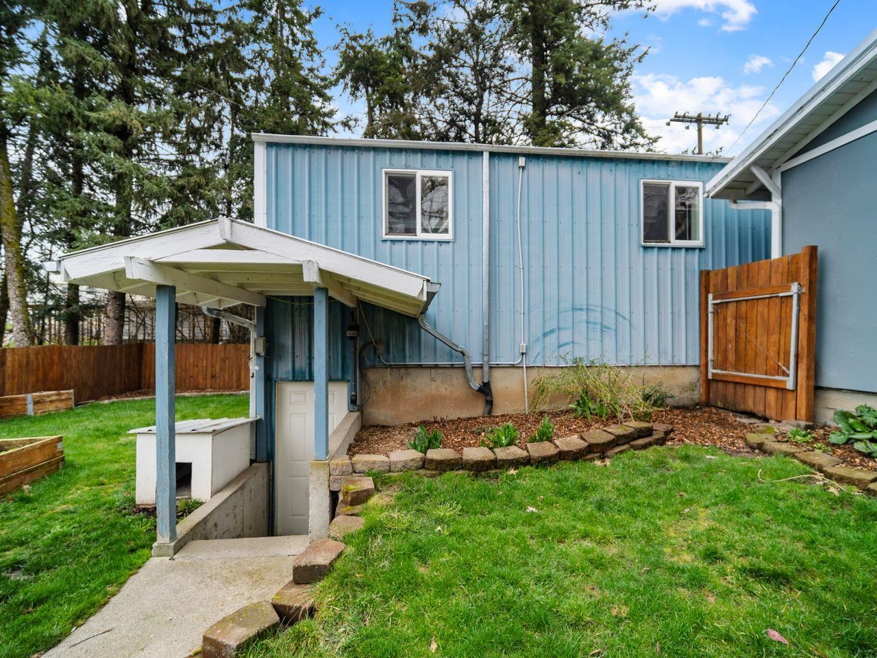 205 E Brewster St - Photo 26