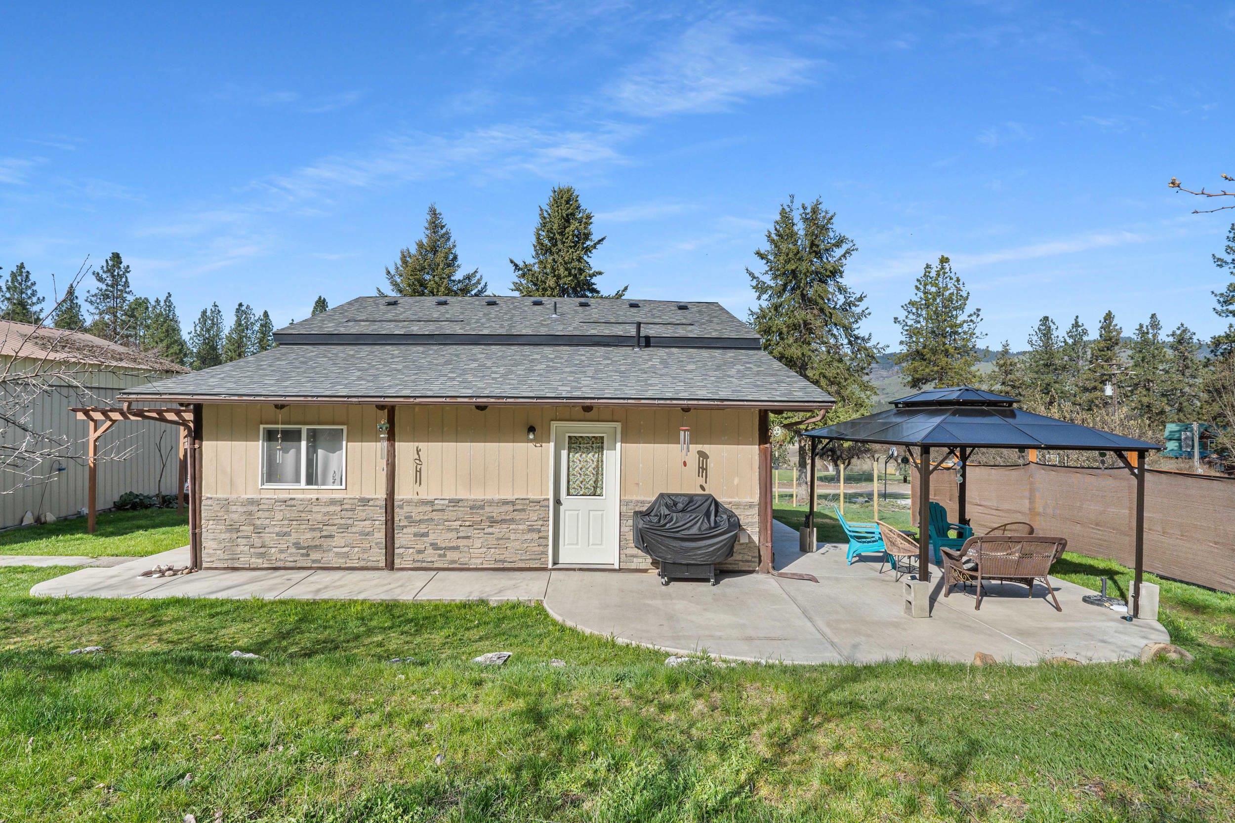 1903 Orchard Dr - Photo 3