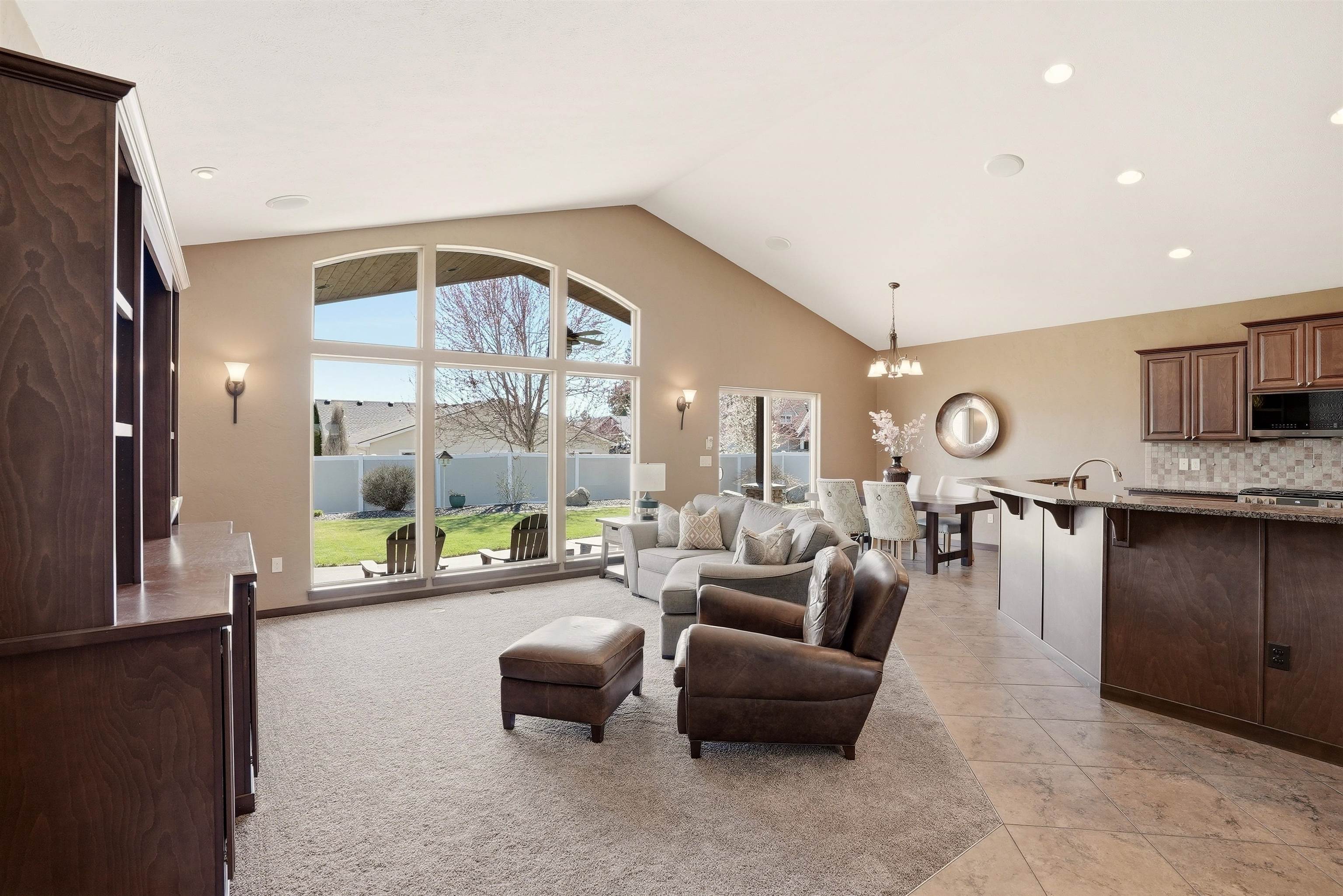 202 E Alexa Ct - Photo 2