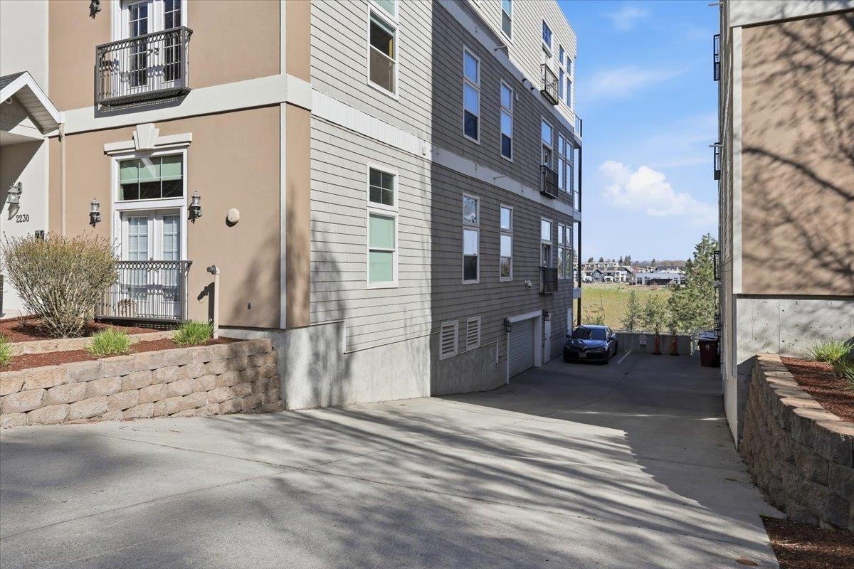 2230 W Riverside Ave - Photo 29