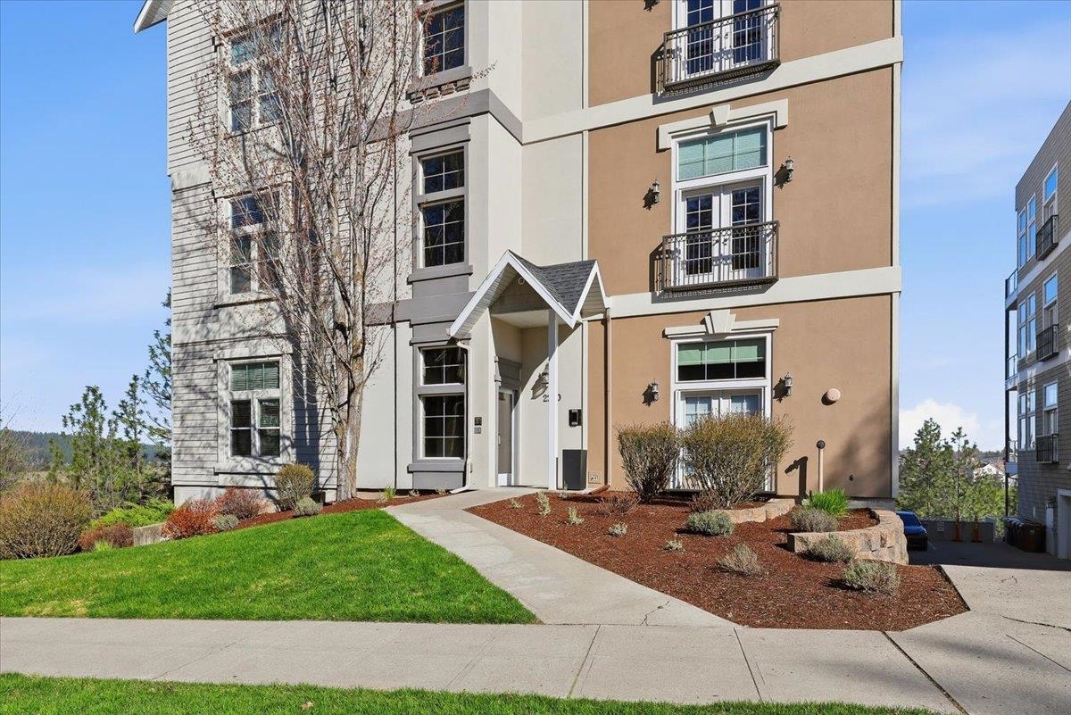 2230 W Riverside Ave - Photo 30