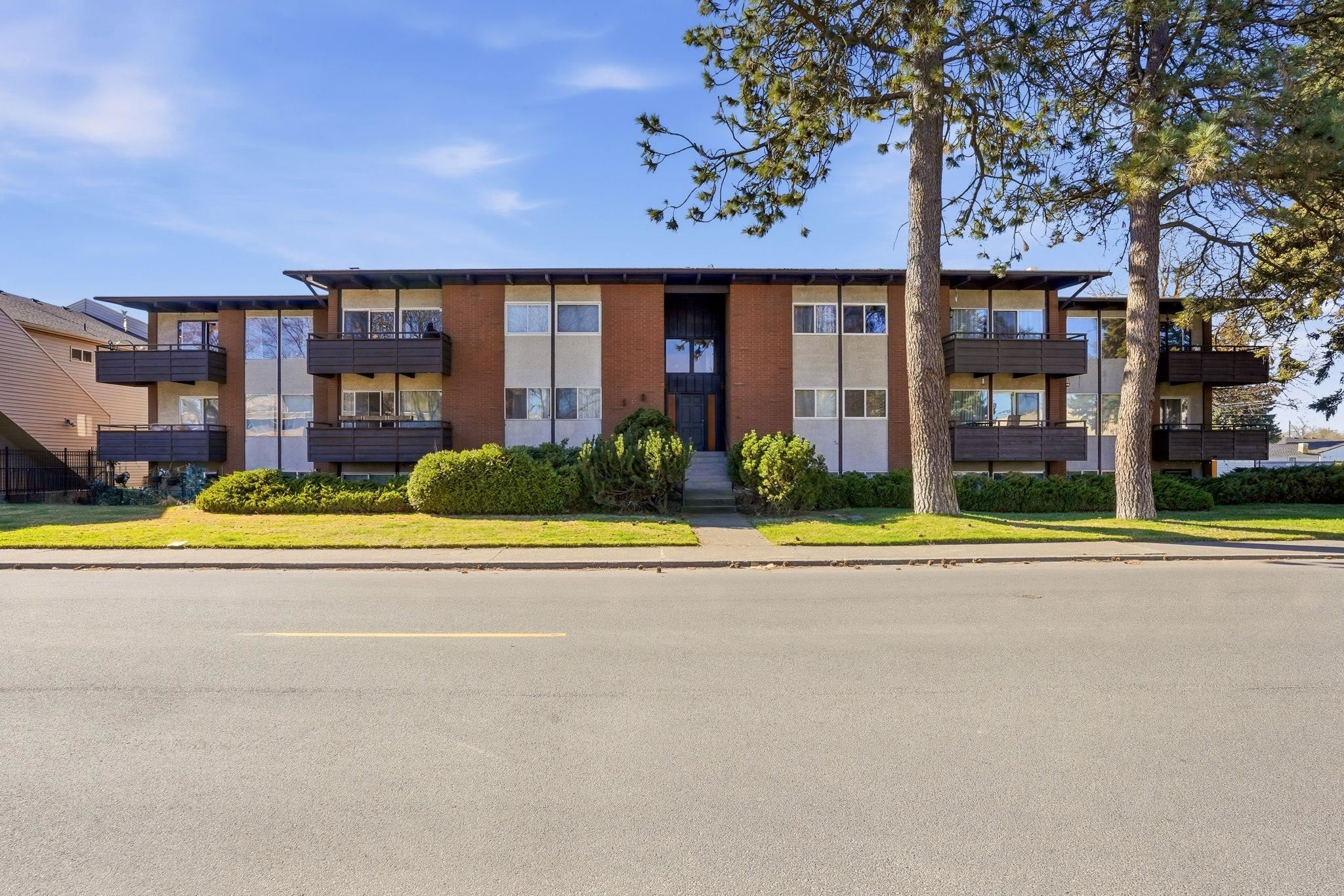 108 E Rowan Ave - Photo 1