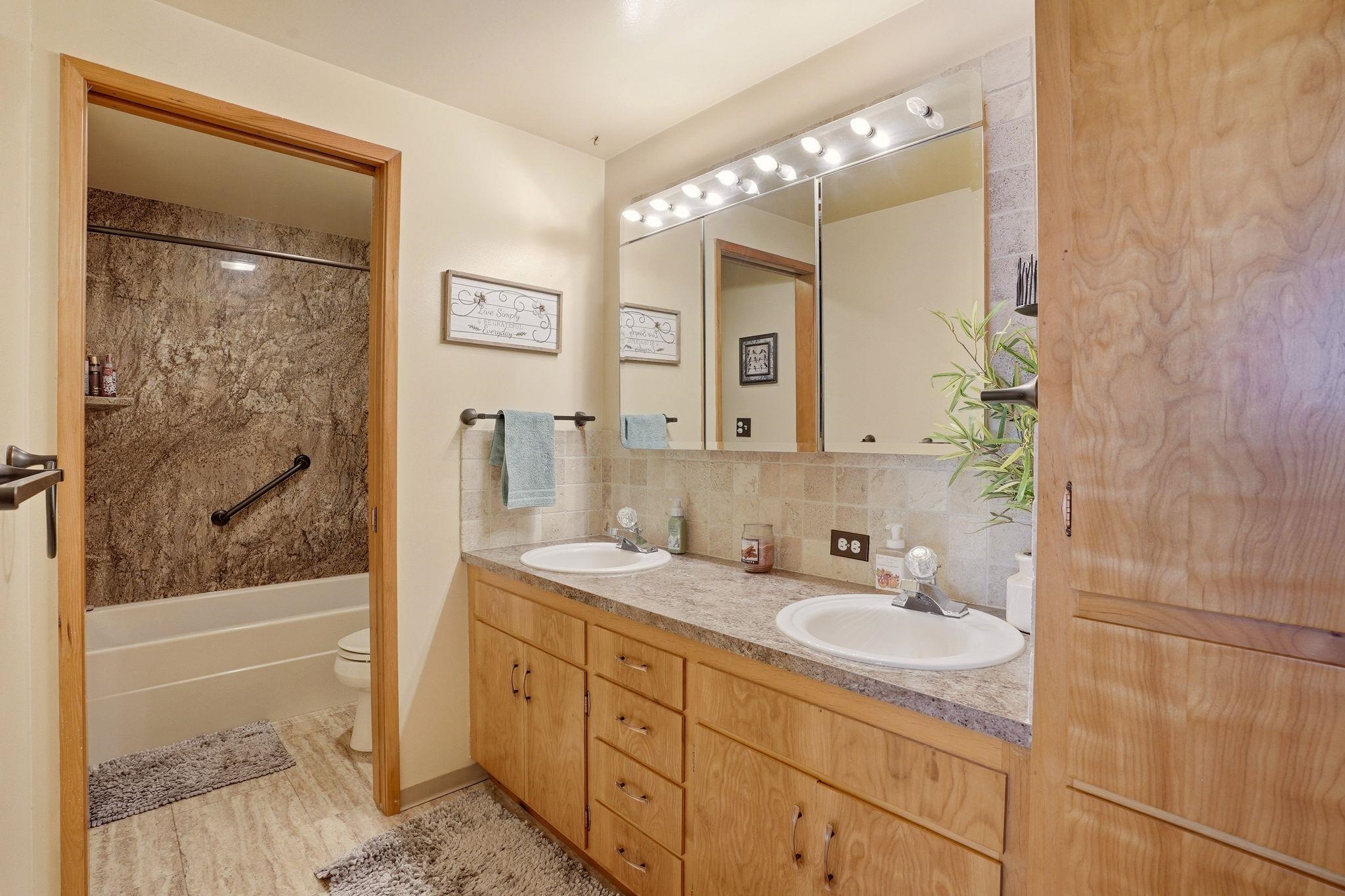 108 E Rowan Ave - Photo 22