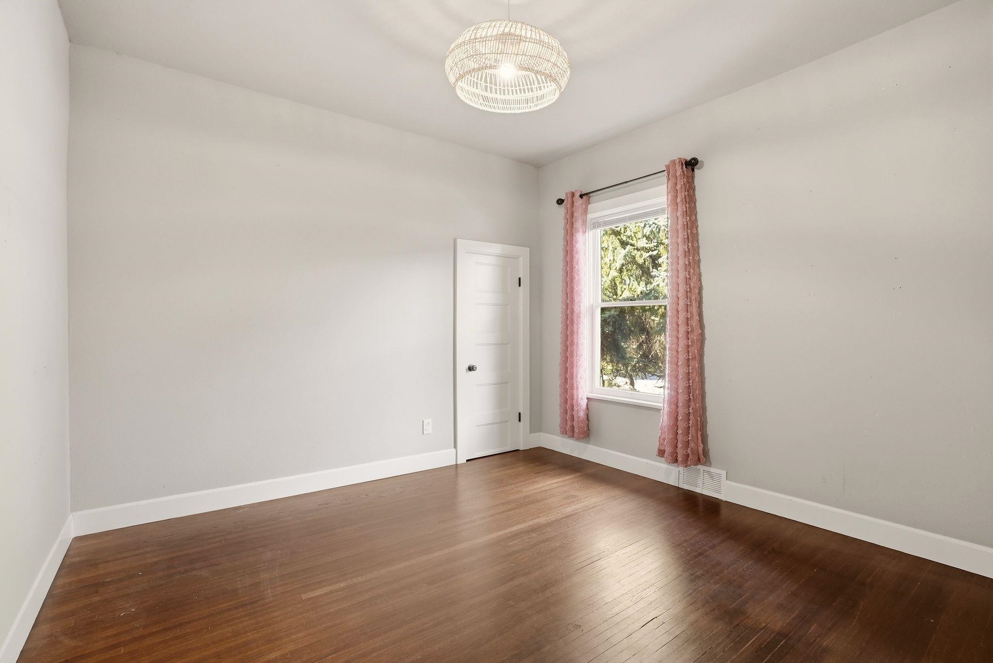 2435 E North Altamont Blvd - Photo 22