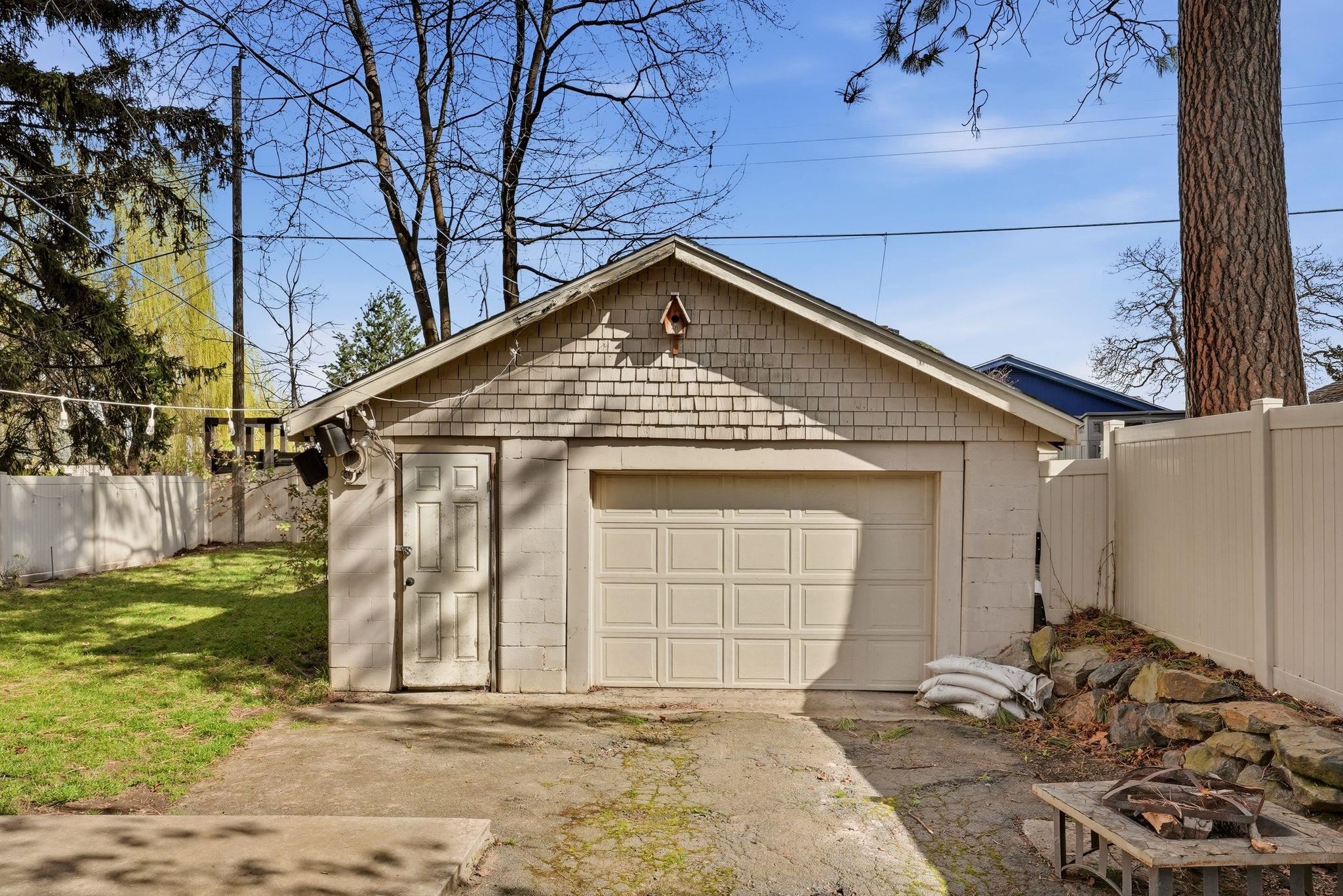 2435 E North Altamont Blvd - Photo 35