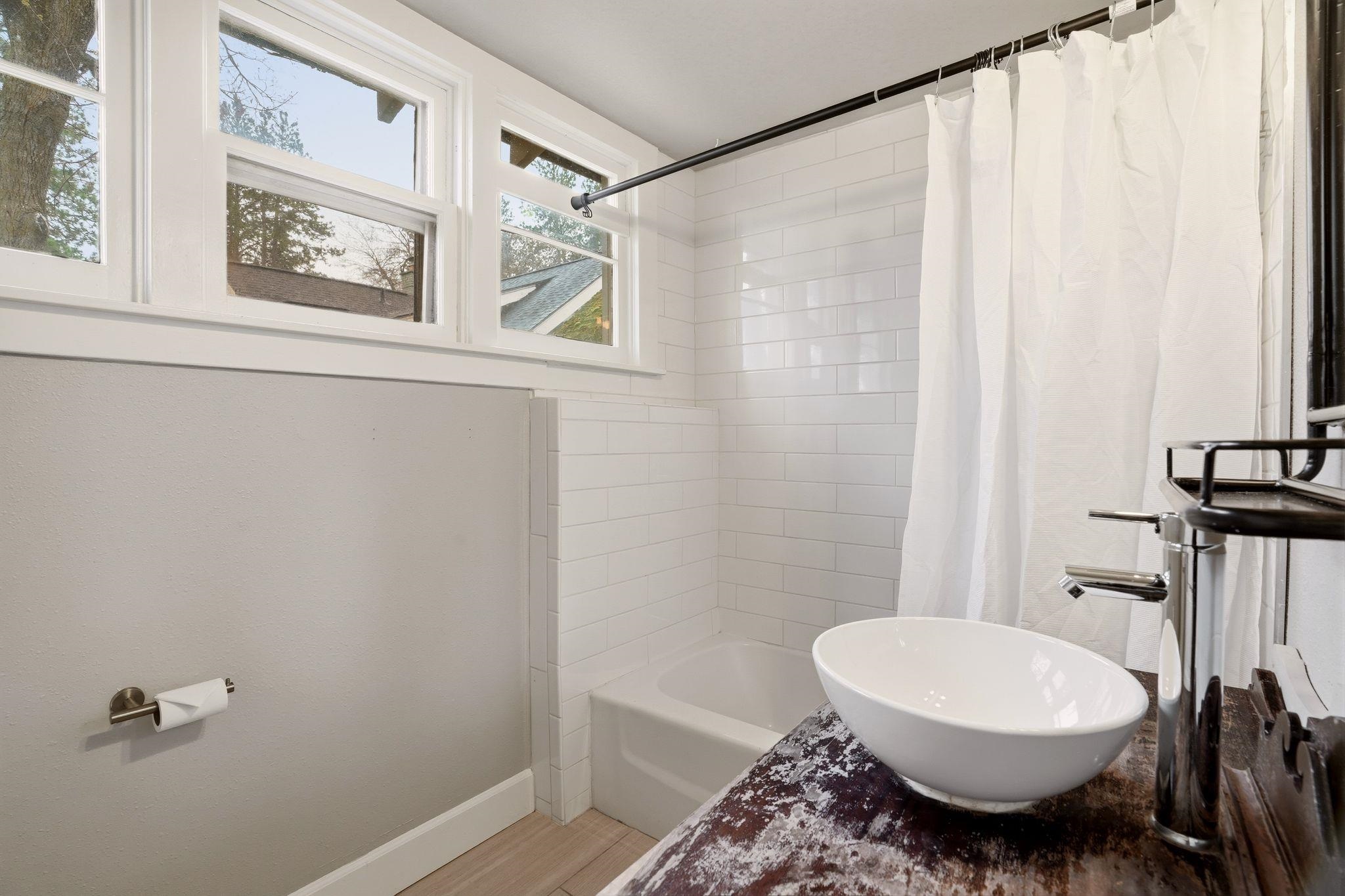 2435 E North Altamont Blvd - Photo 27