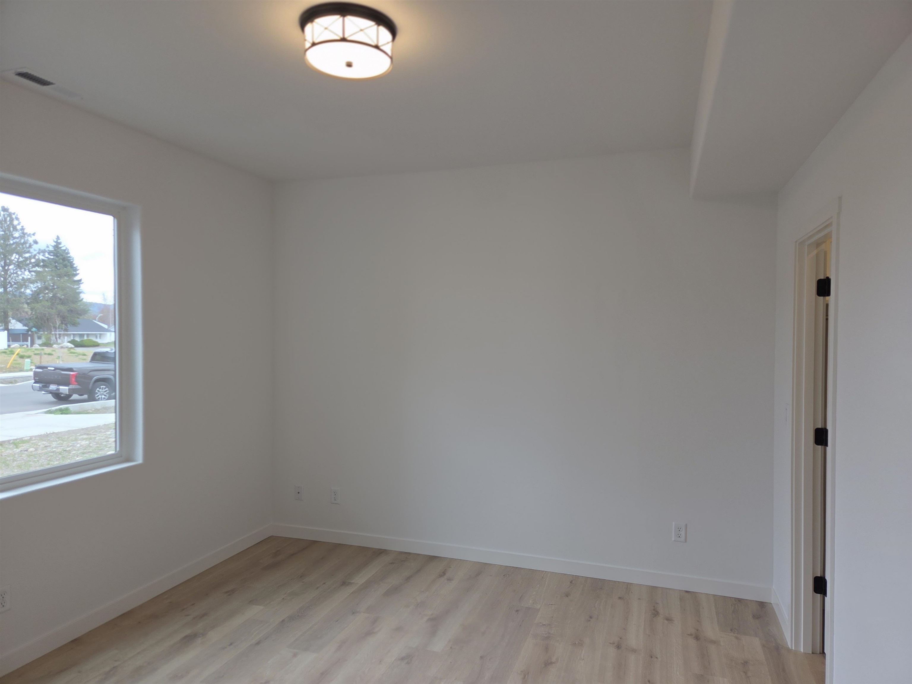 12708 E Desmet Ave - Photo 9