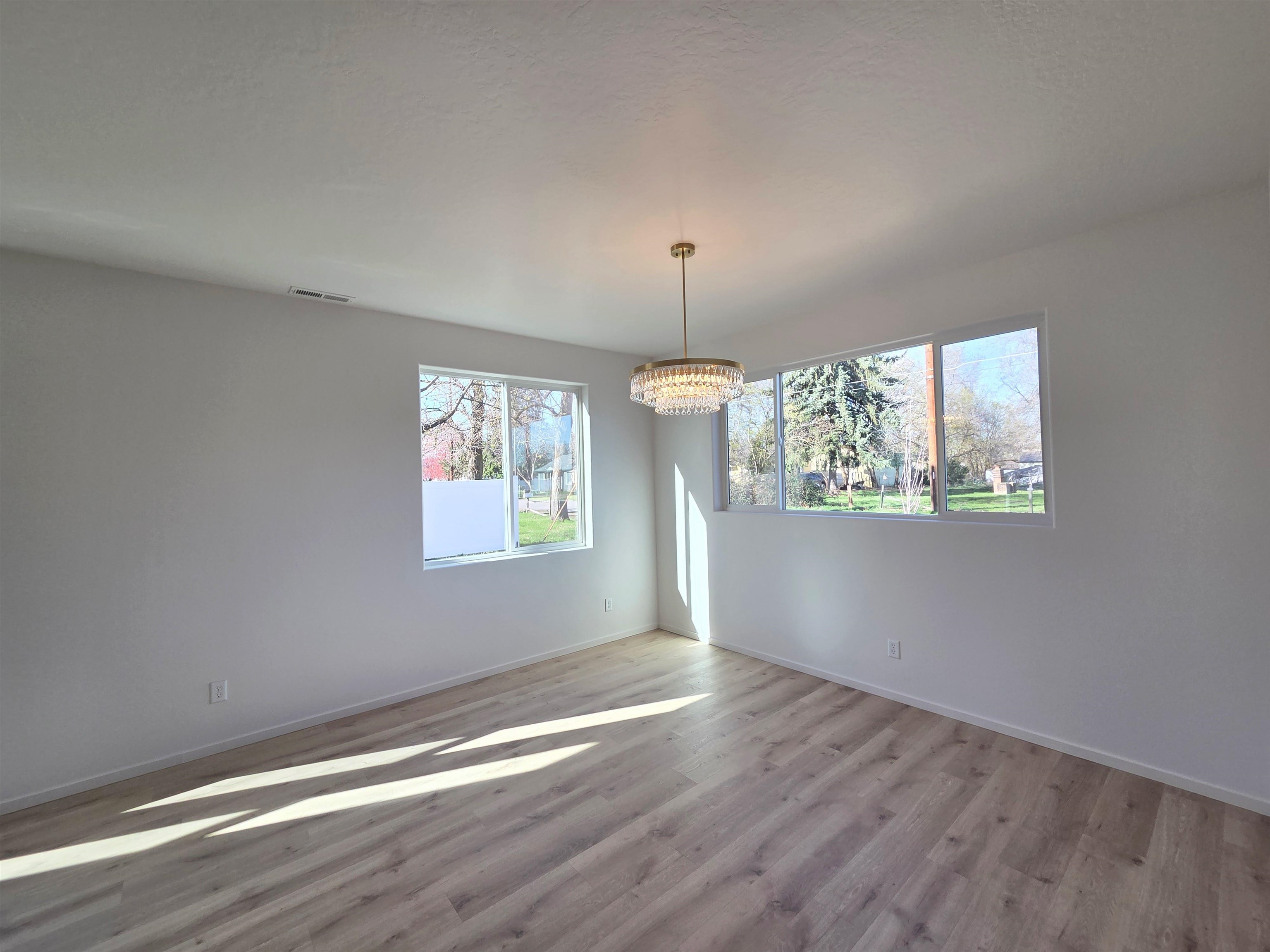 12704 E Desmet Ave - Photo 10