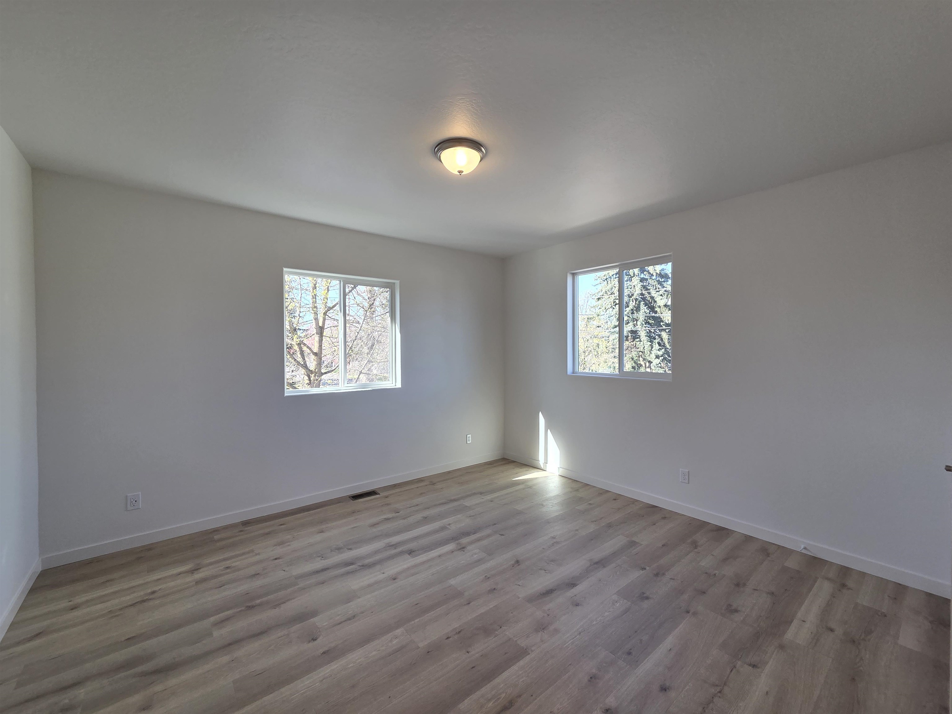 12704 E Desmet Ave - Photo 11