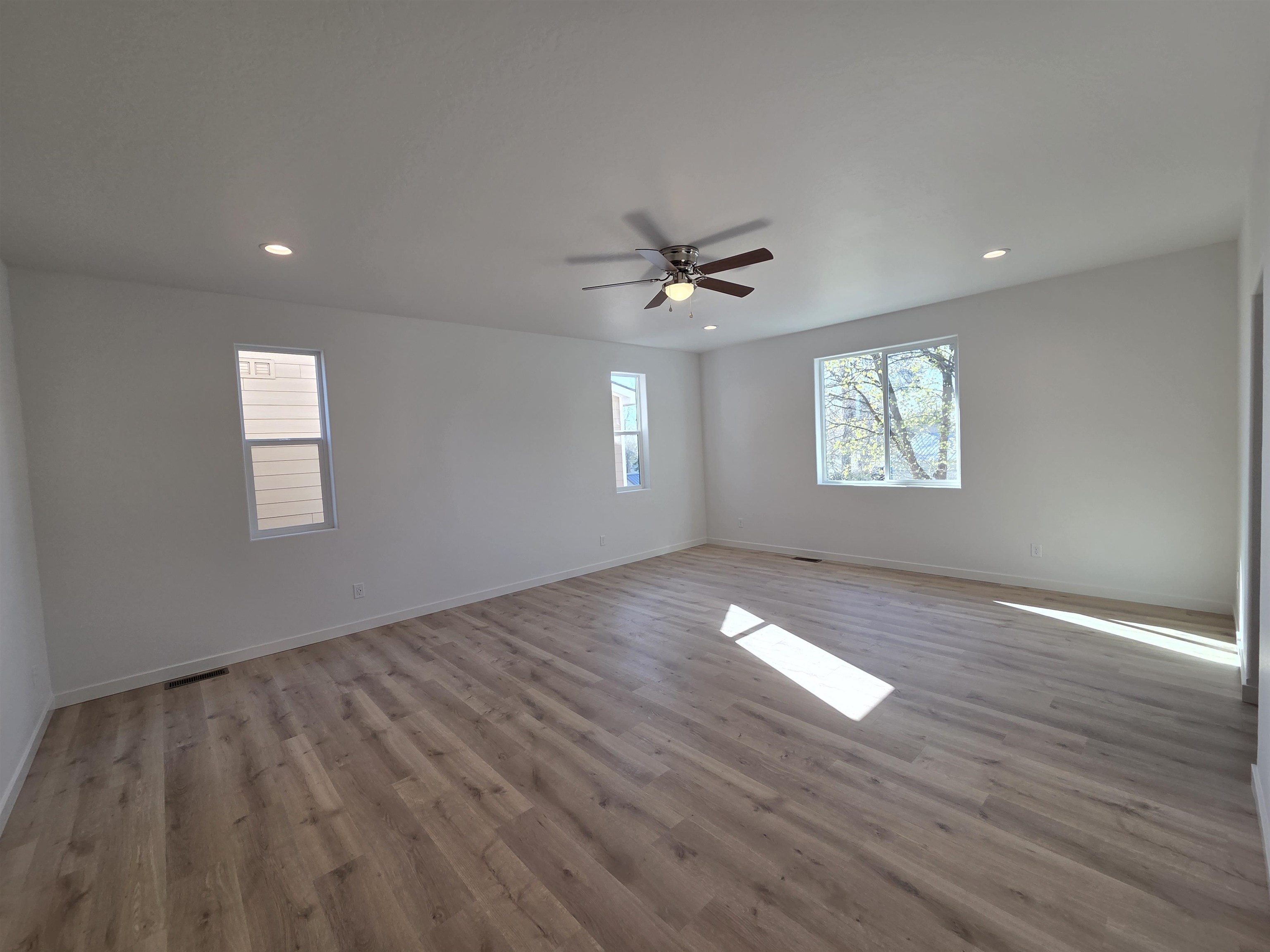 12704 E Desmet Ave - Photo 16