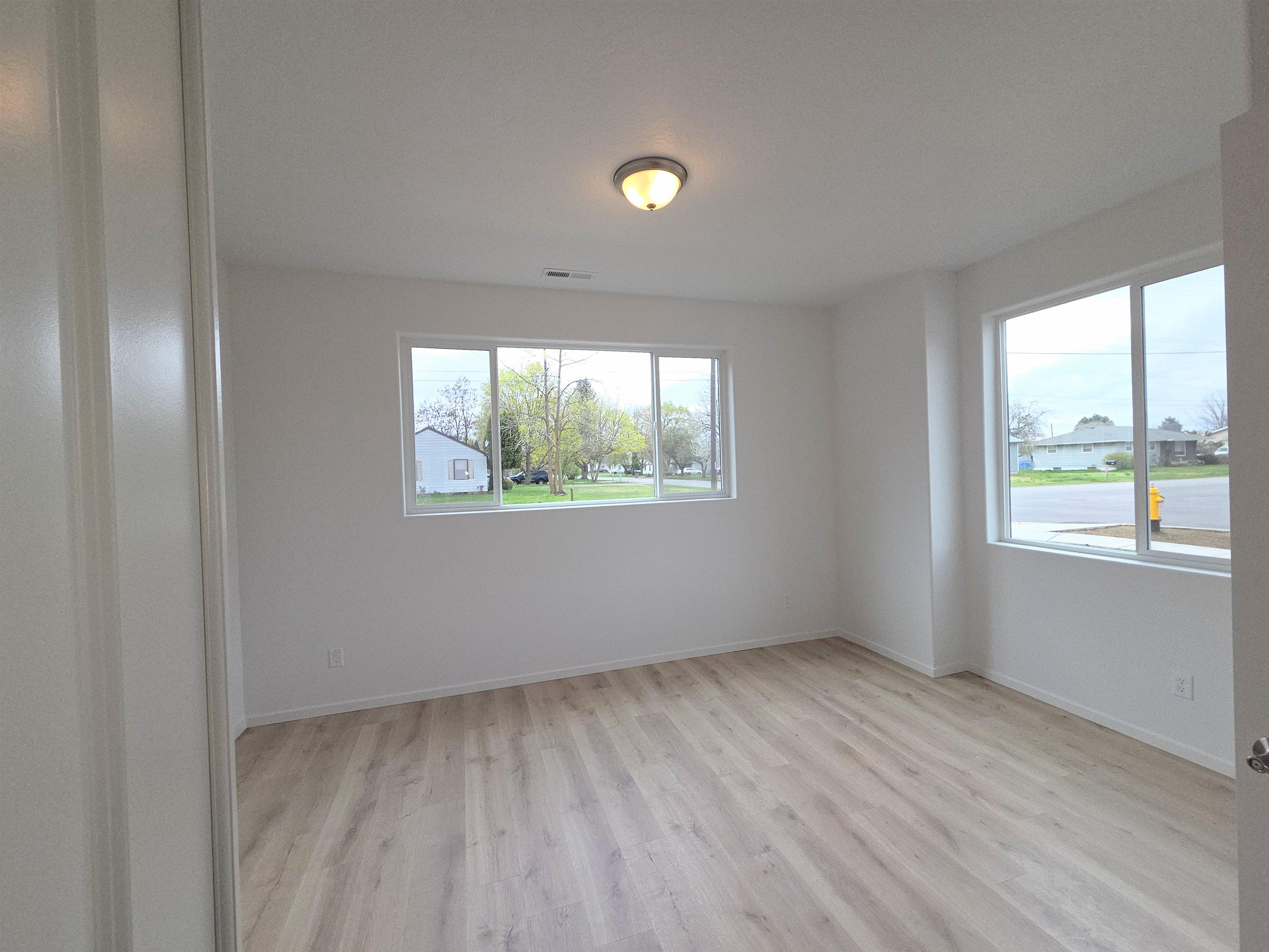 12704 E Desmet Ave - Photo 4