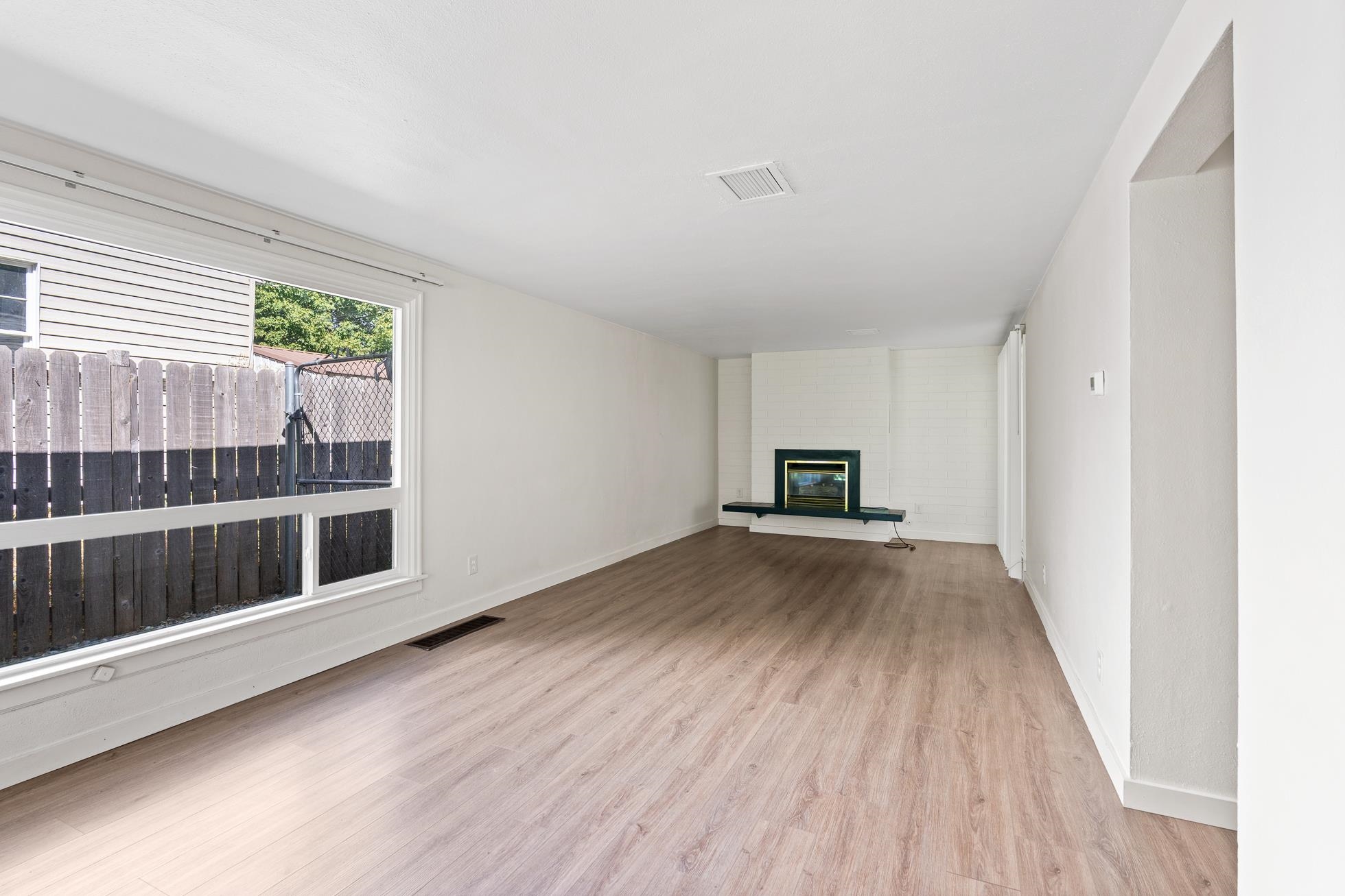 1307 E Thurston Ave - Photo 4