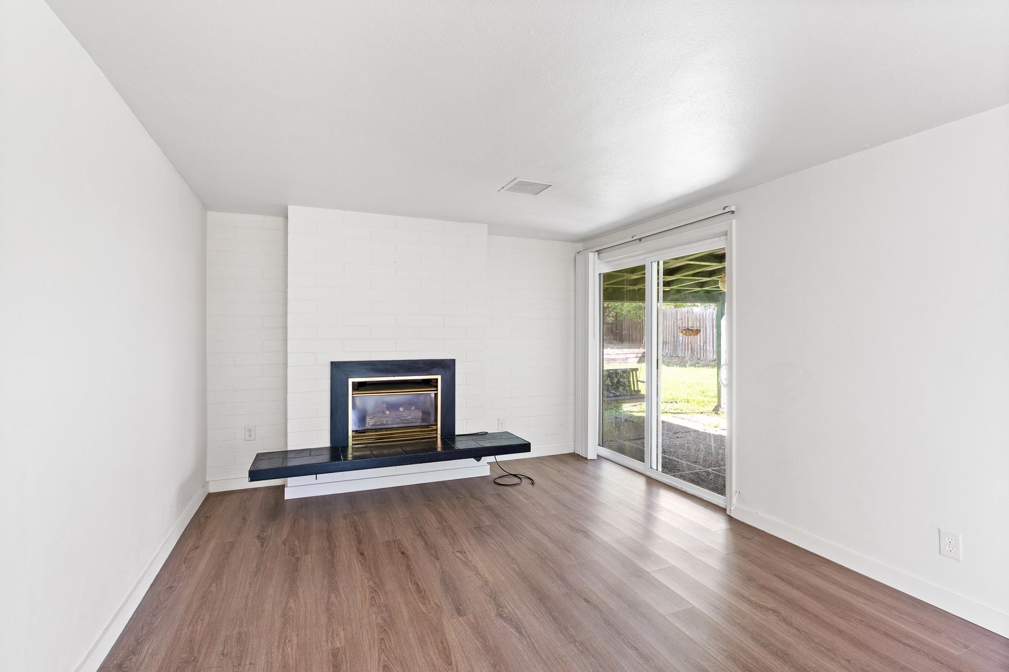 1307 E Thurston Ave - Photo 5