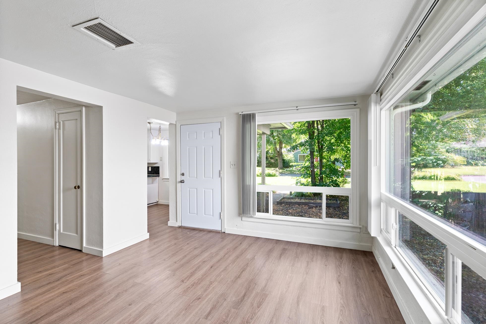 1307 E Thurston Ave - Photo 6