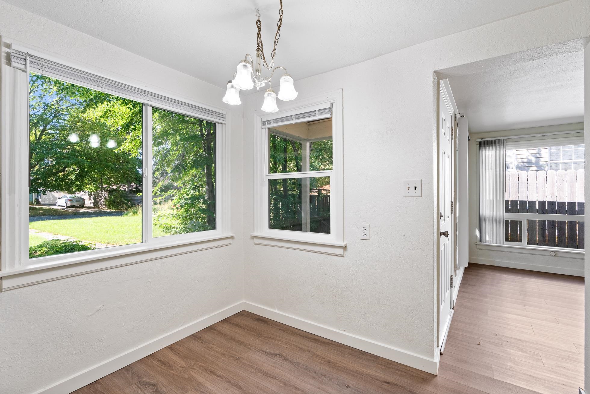 1307 E Thurston Ave - Photo 7