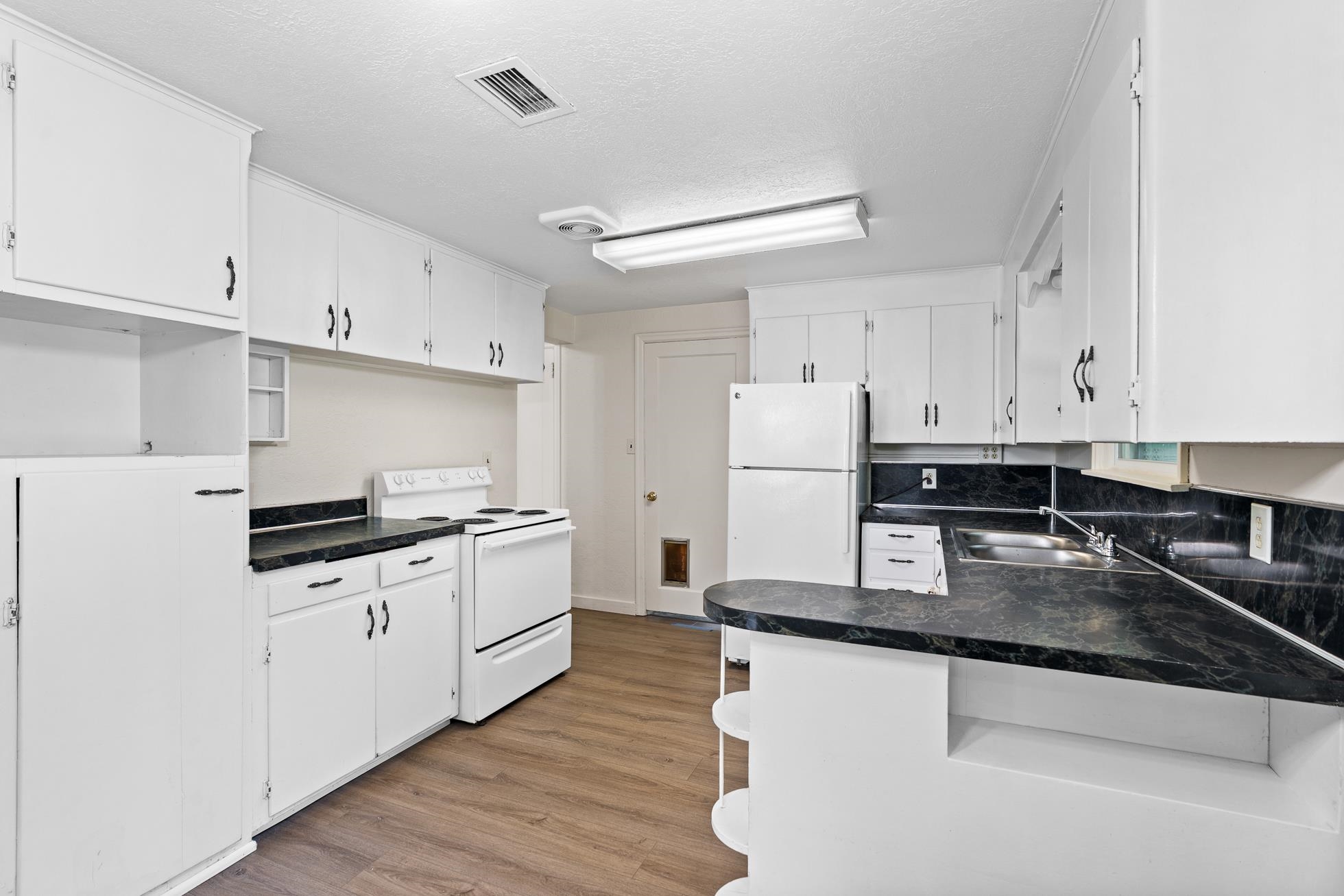 1307 E Thurston Ave - Photo 9
