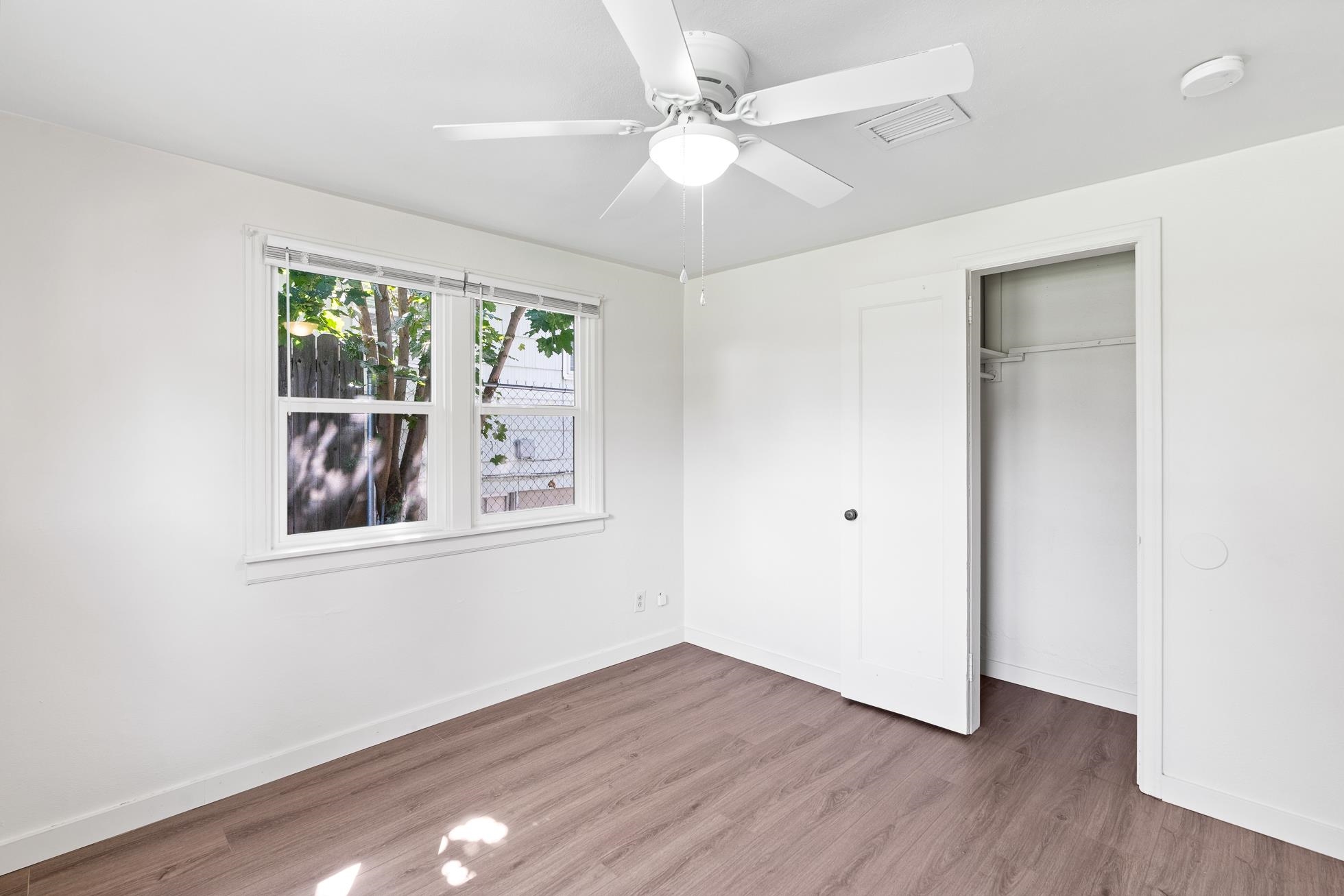 1307 E Thurston Ave - Photo 10