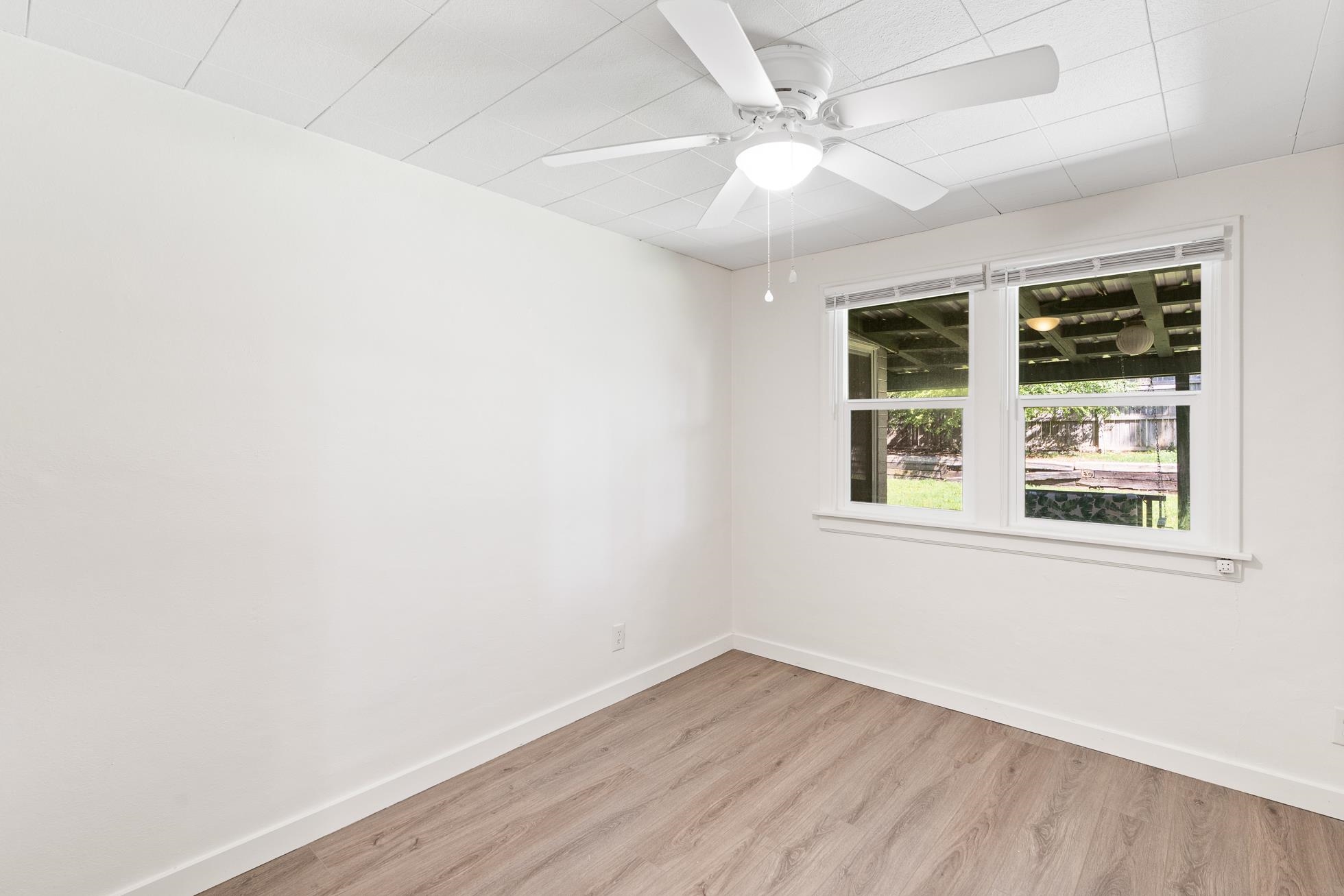 1307 E Thurston Ave - Photo 11