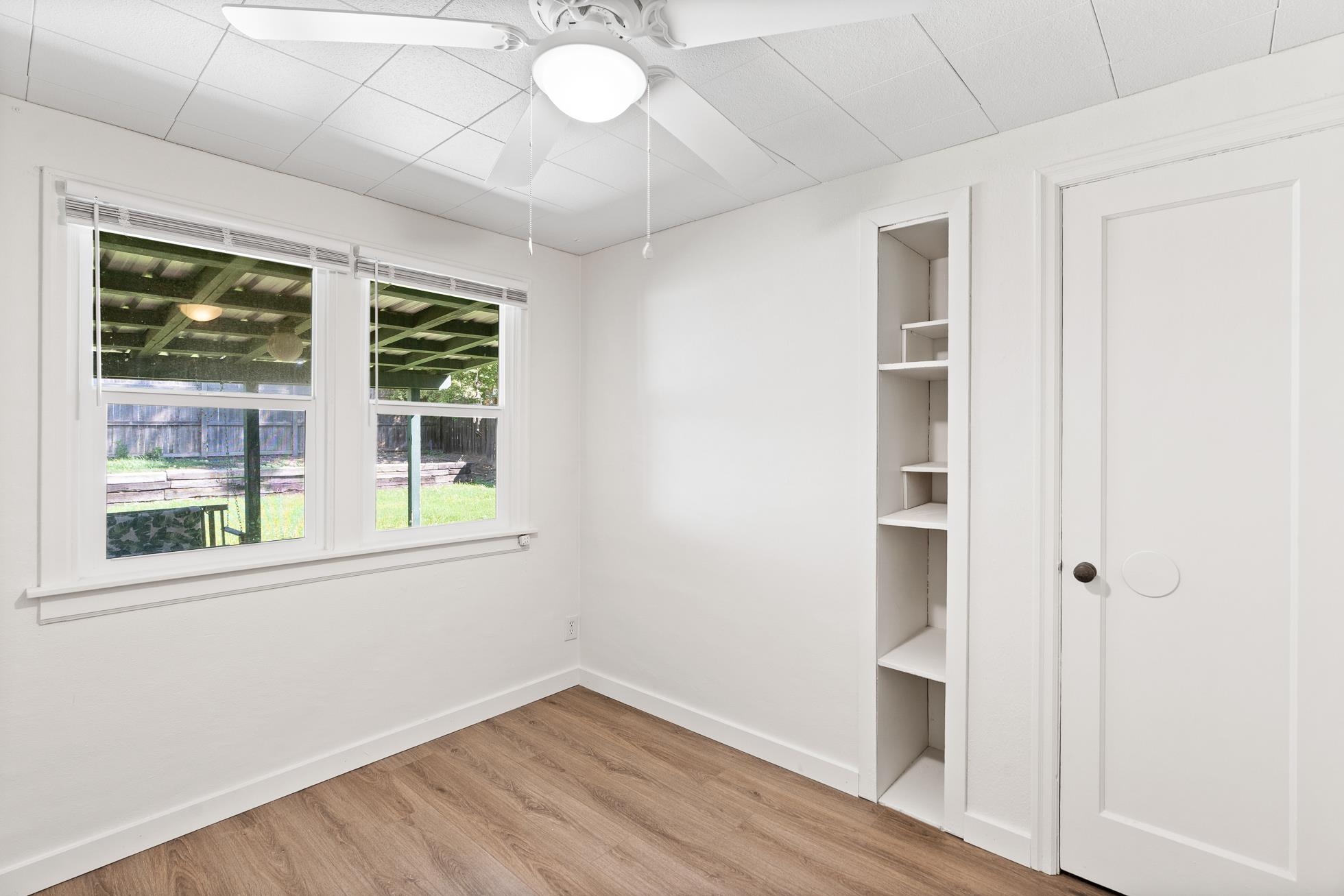 1307 E Thurston Ave - Photo 12