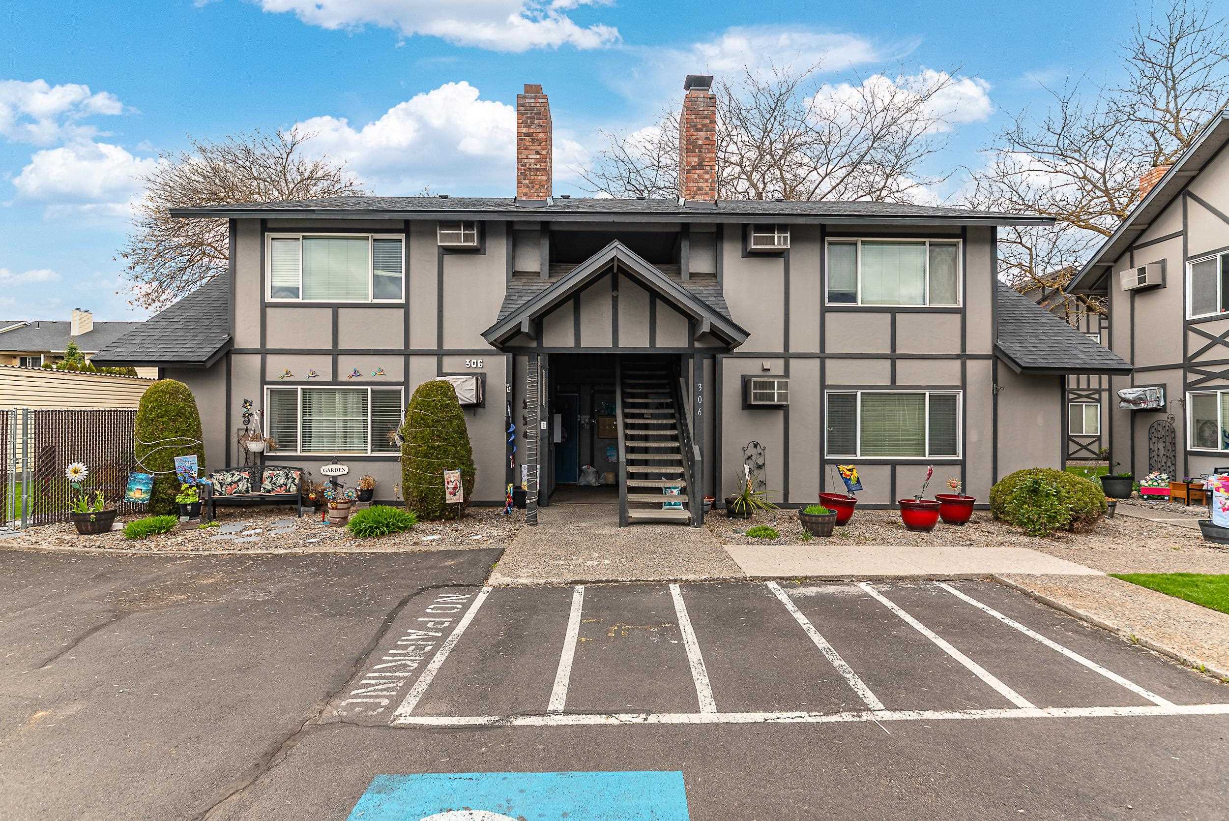 306 E Weile Ave - Photo 1
