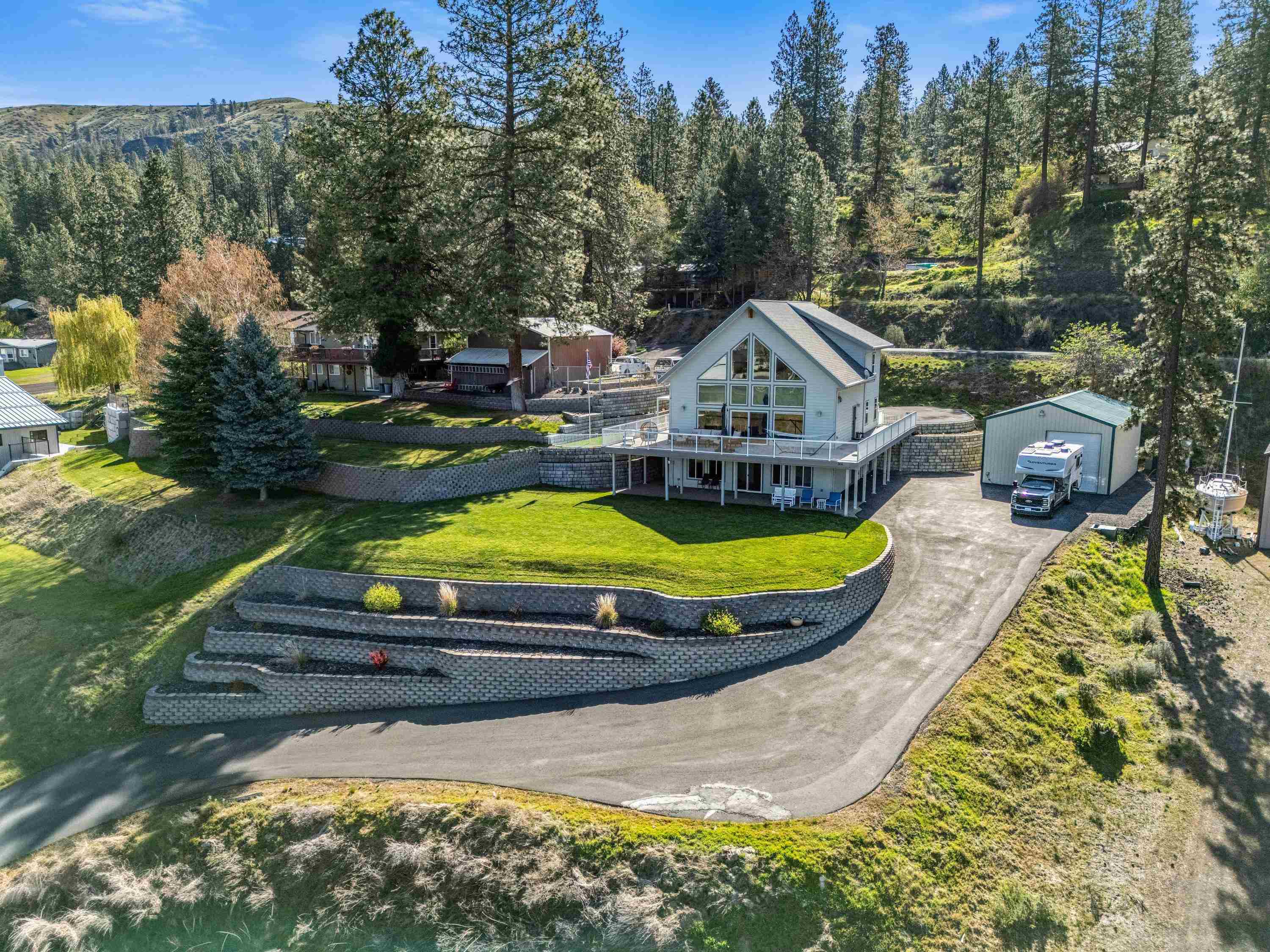 304 Airport Way - Photo 1